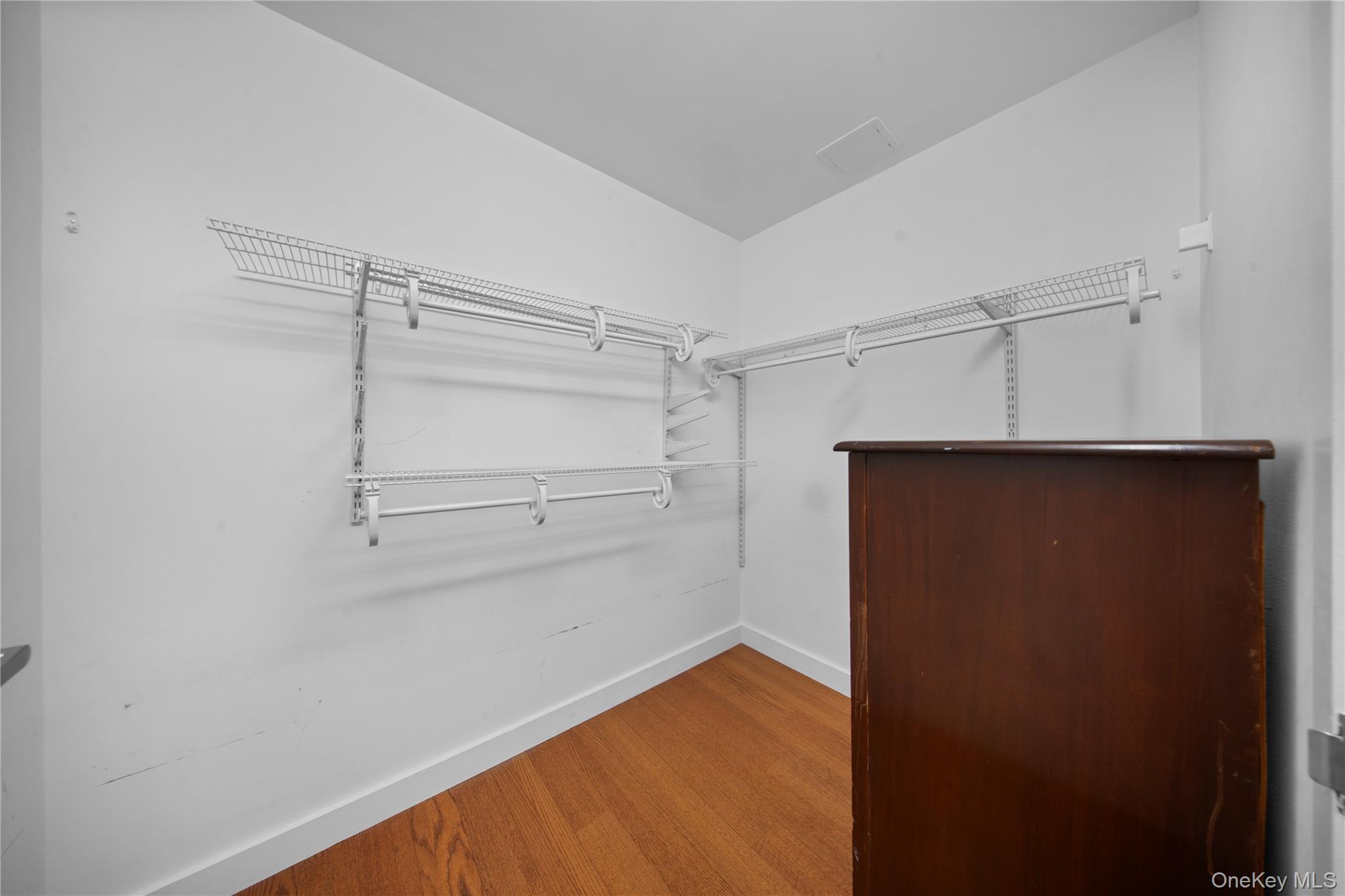 #18 photo, 40-22 College point Boulevard, クイーンズ区 Flushing , NY 11354