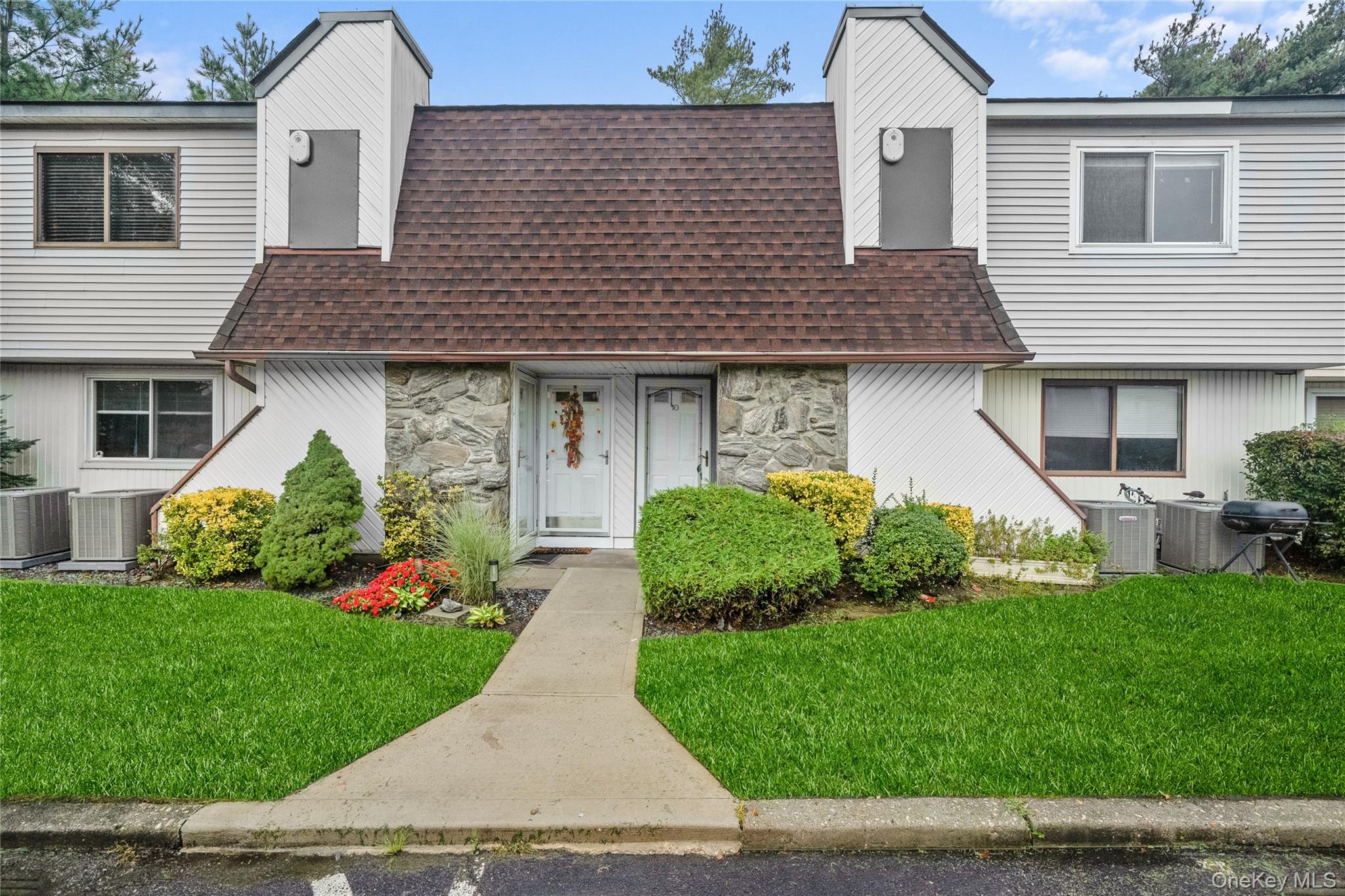 #1 photo, 10 Point Circle, Coram , NY 11727