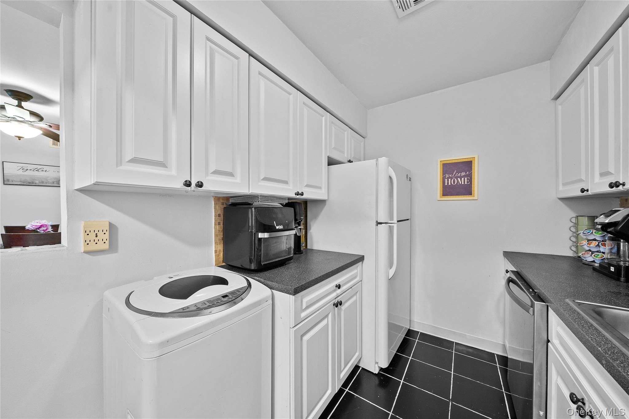 #11 photo, 10 Point Circle, Coram , NY 11727