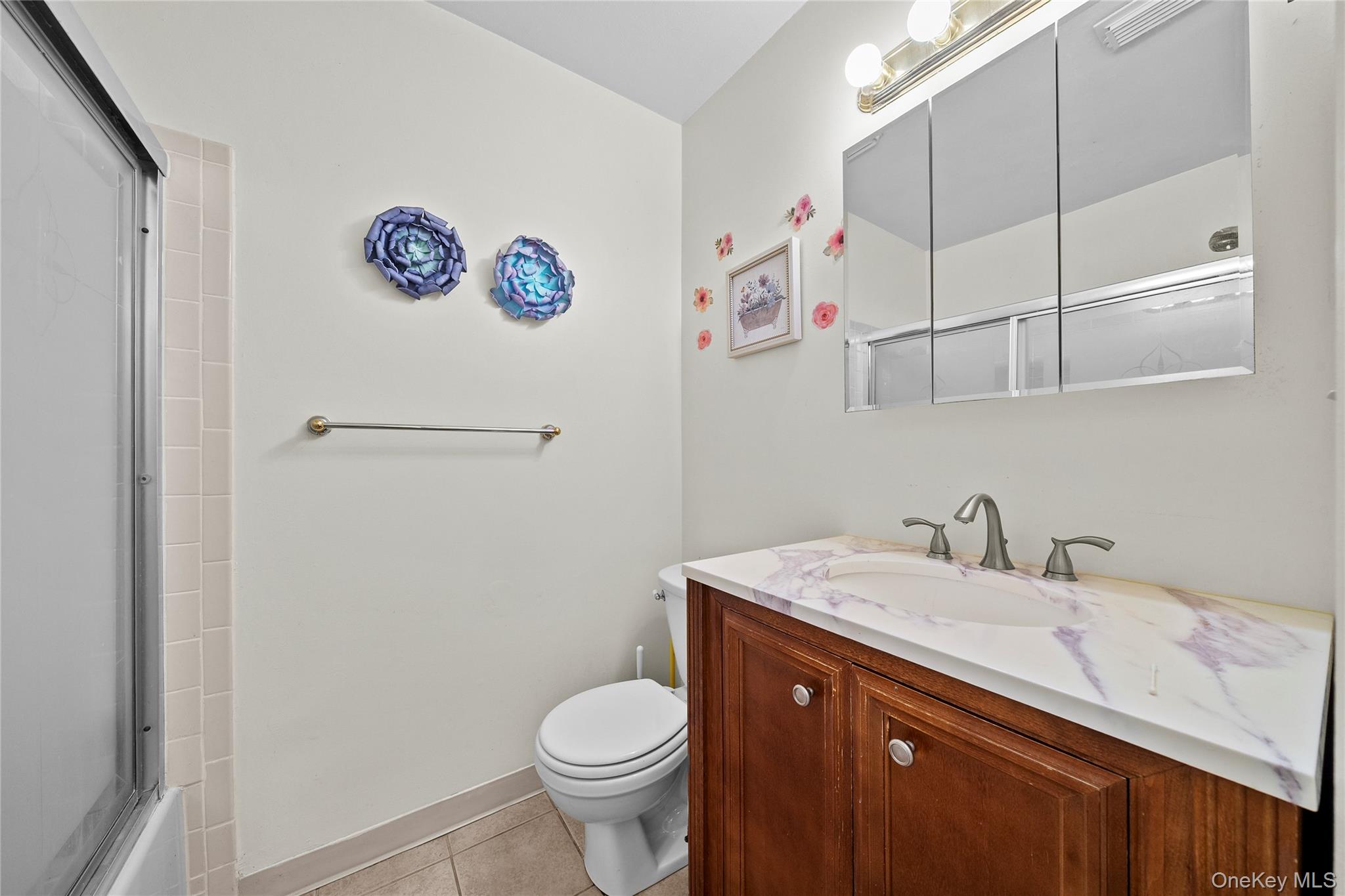 #14 photo, 10 Point Circle, Coram , NY 11727