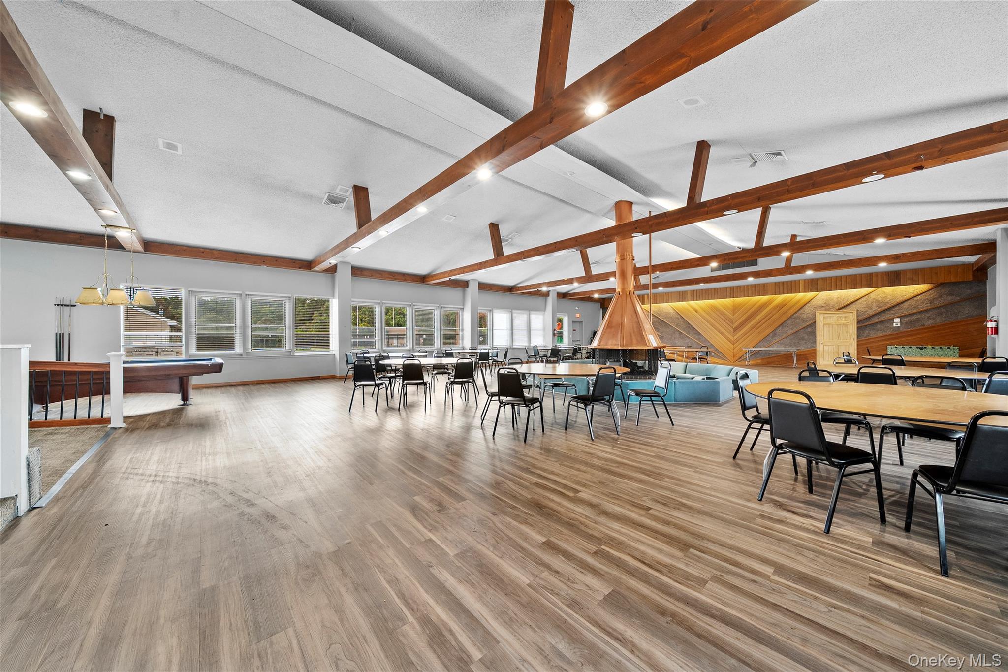 #19 photo, 10 Point Circle, Coram , NY 11727