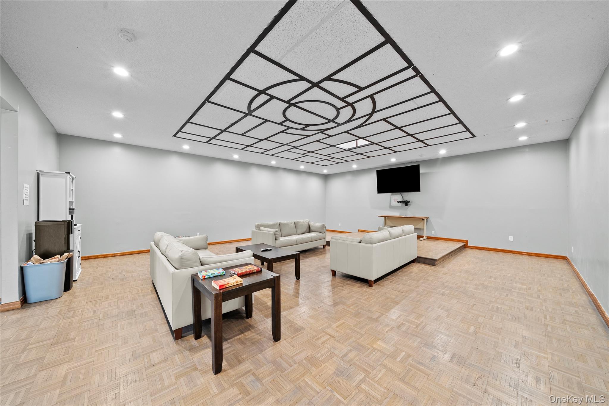 #20 photo, 10 Point Circle, Coram , NY 11727