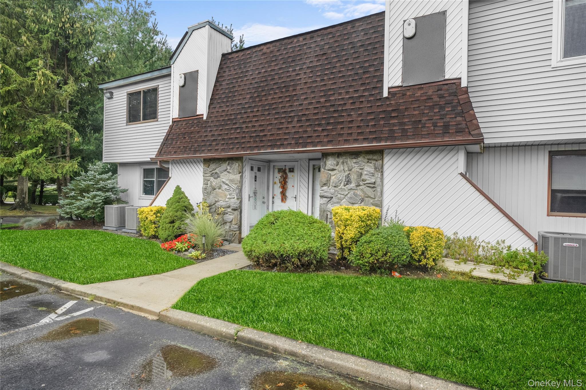 #3 photo, 10 Point Circle, Coram , NY 11727