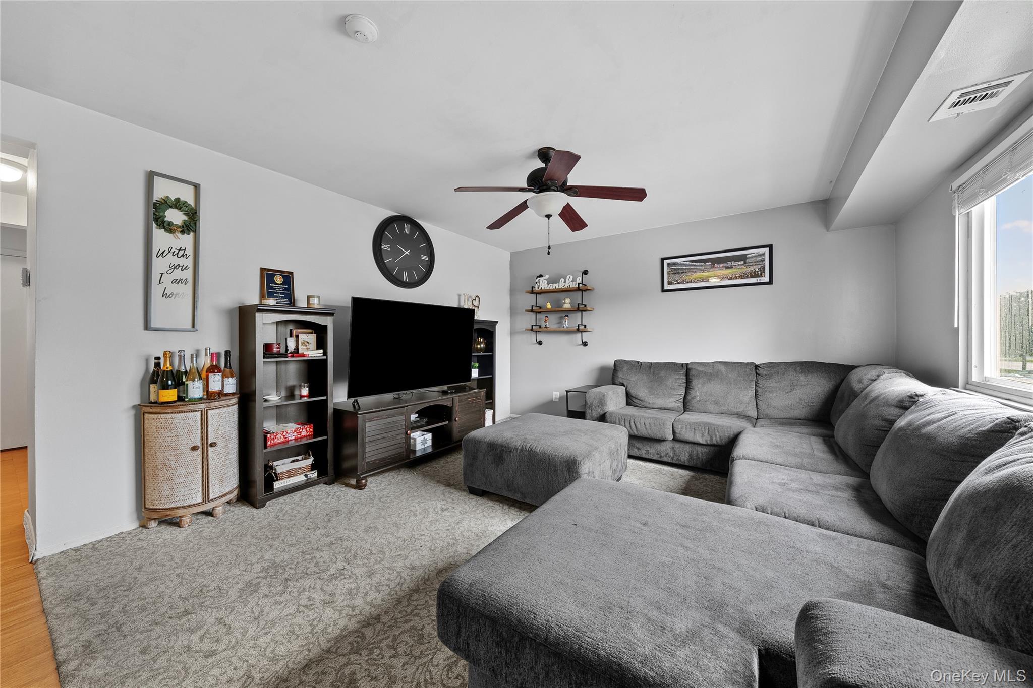 #4 photo, 10 Point Circle, Coram , NY 11727