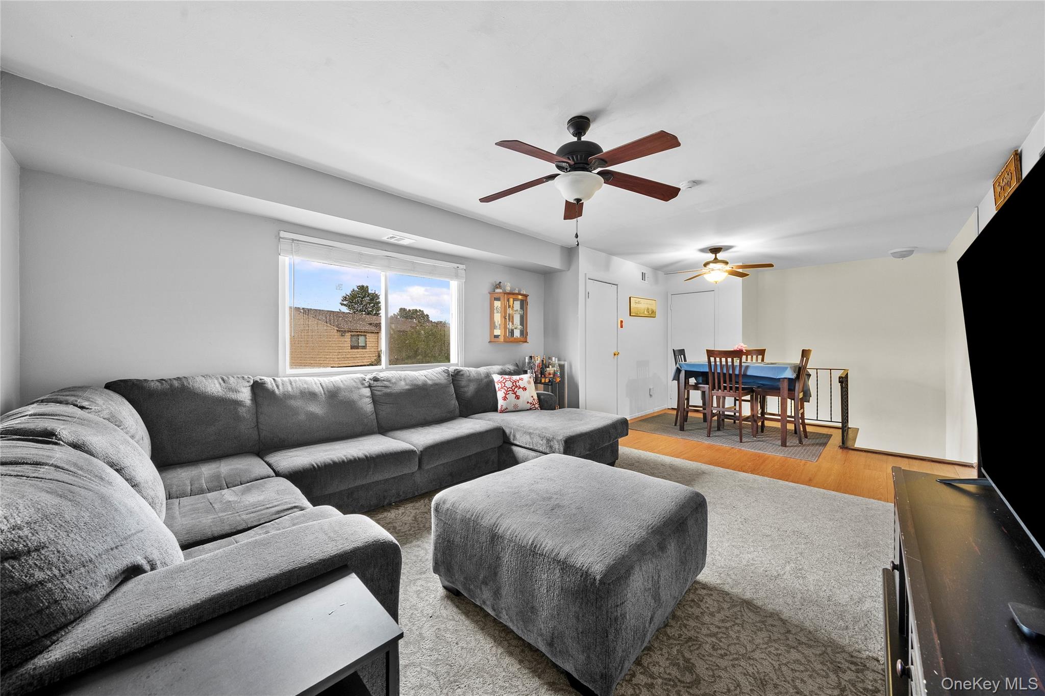 #5 photo, 10 Point Circle, Coram , NY 11727