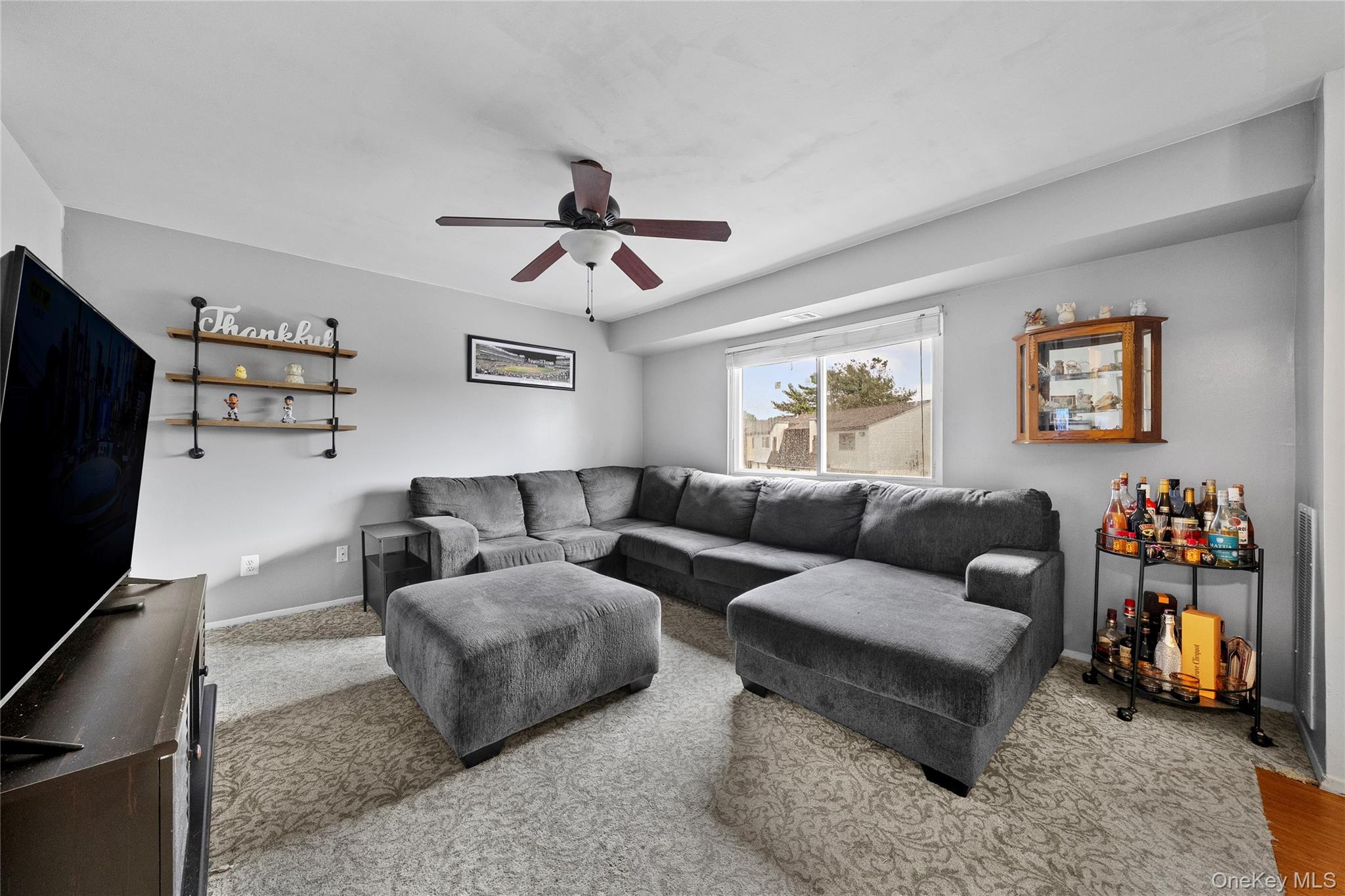 #6 photo, 10 Point Circle, Coram , NY 11727