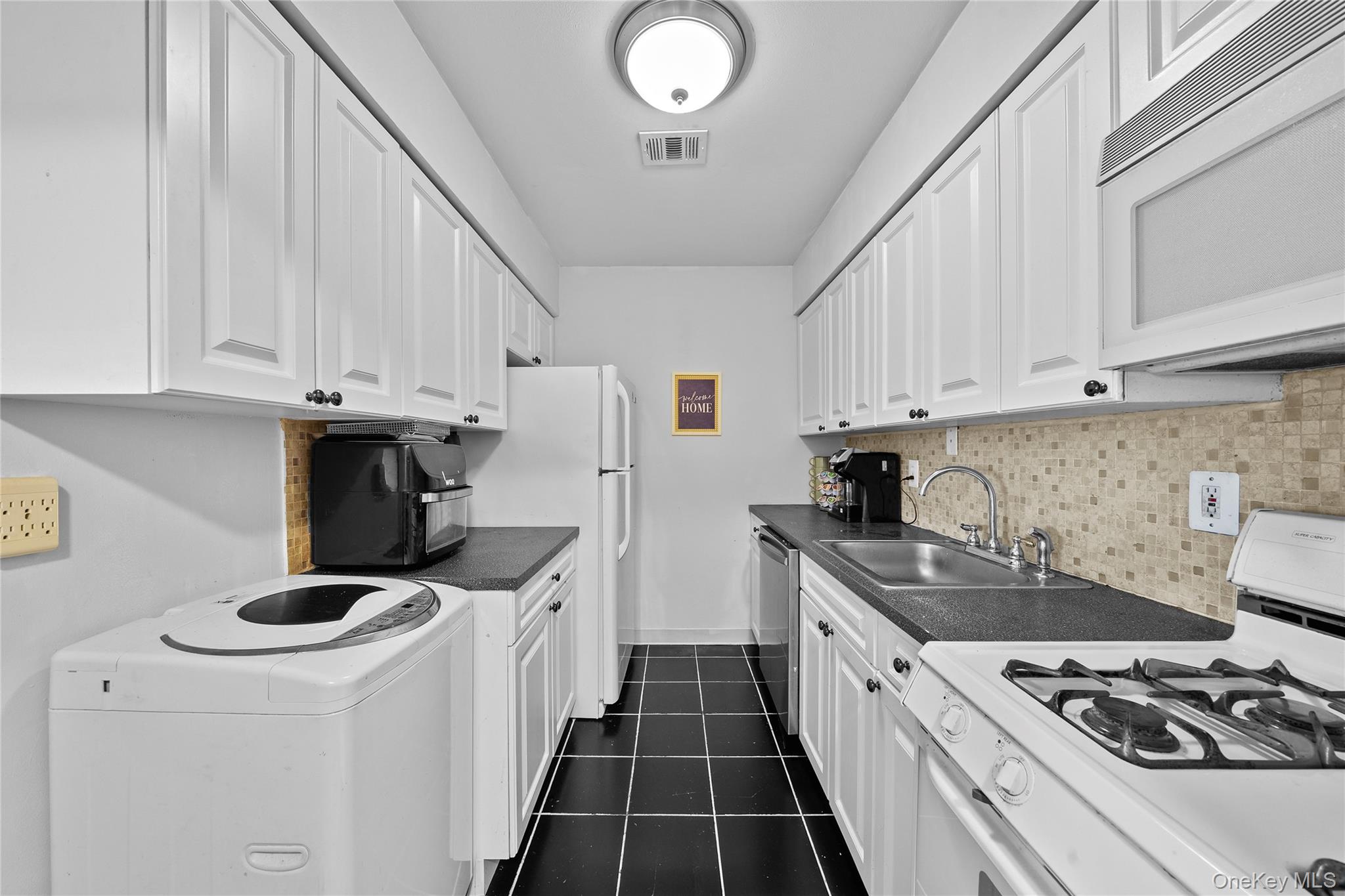 #9 photo, 10 Point Circle, Coram , NY 11727