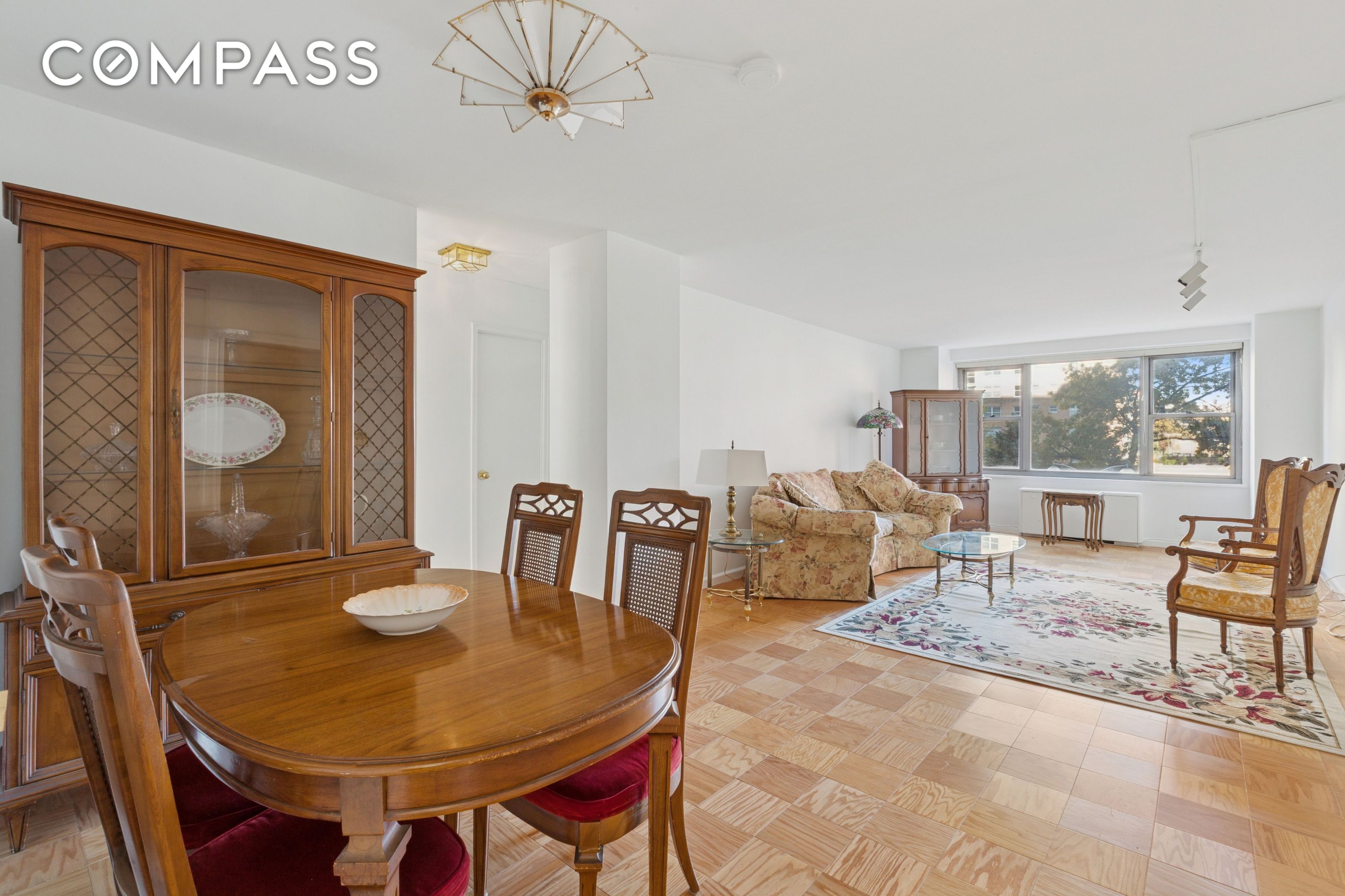 #3 photo, 70-25 Yellowstone Boulevard, クイーンズ区 Forest Hills , NY 11375