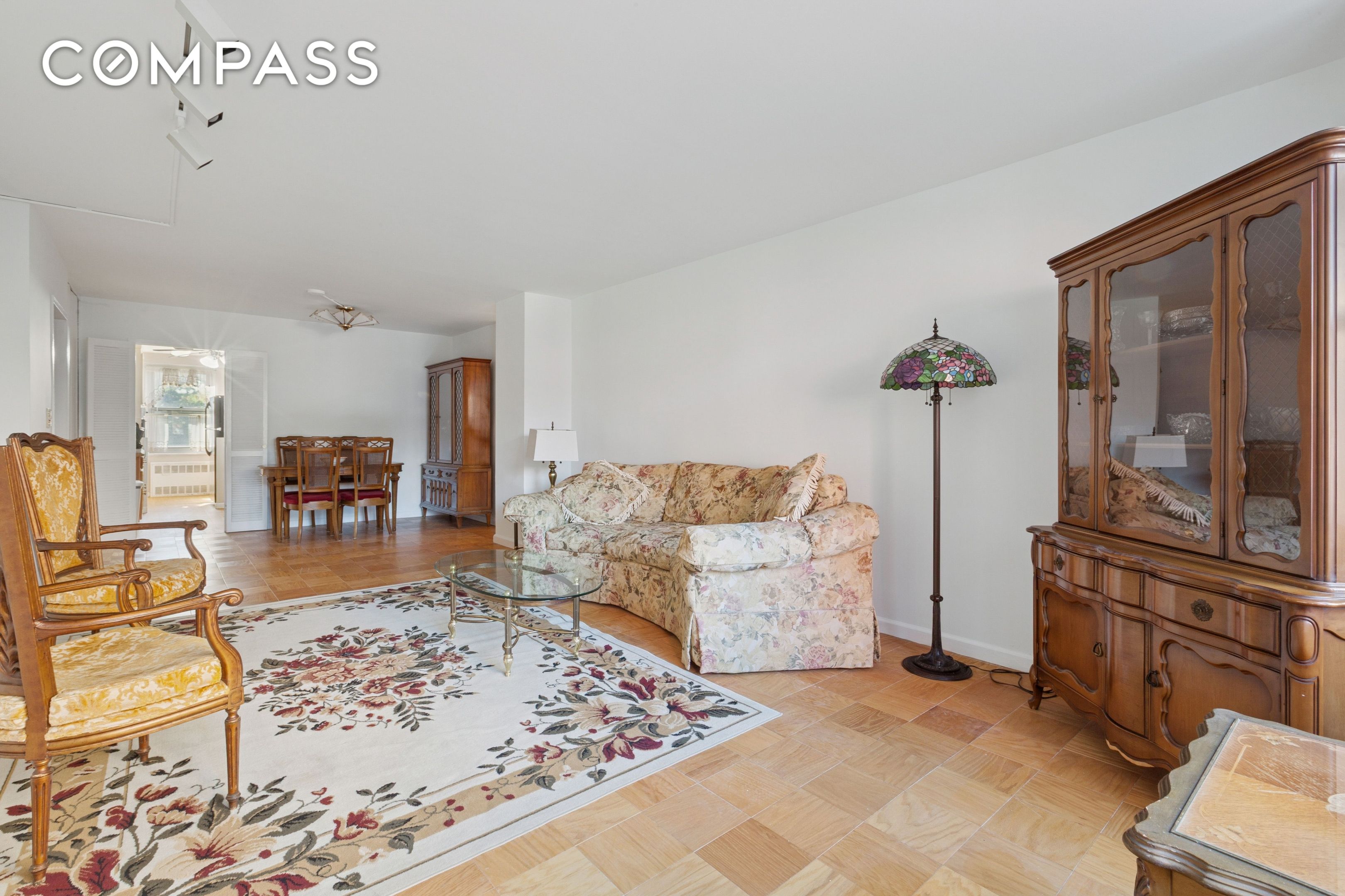 #5 photo, 70-25 Yellowstone Boulevard, クイーンズ区 Forest Hills , NY 11375