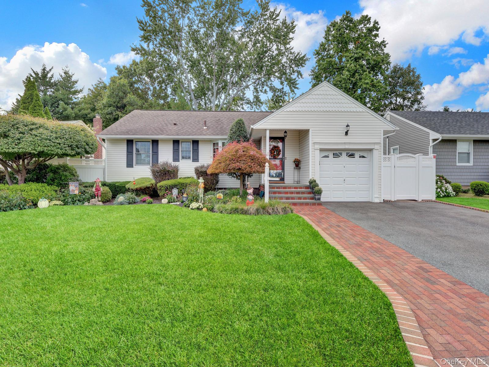 #1 photo, 34 Scholl Drive, 长岛 Farmingdale , NY 11735