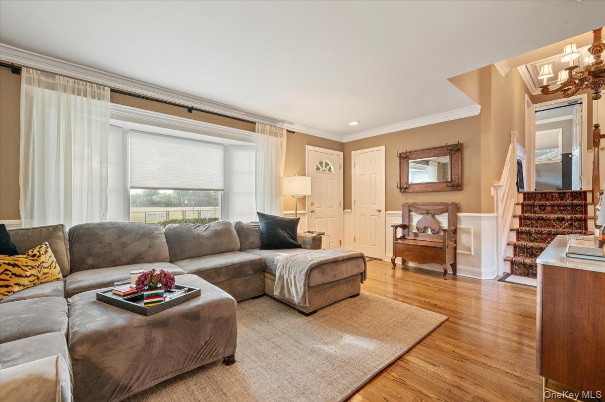 #10 photo, 9 Flint Lane, Jericho , NY 11753