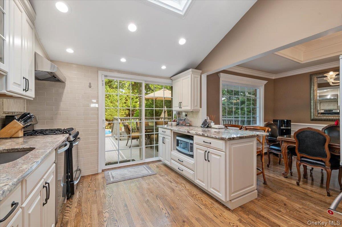 #11 photo, 9 Flint Lane, Jericho , NY 11753