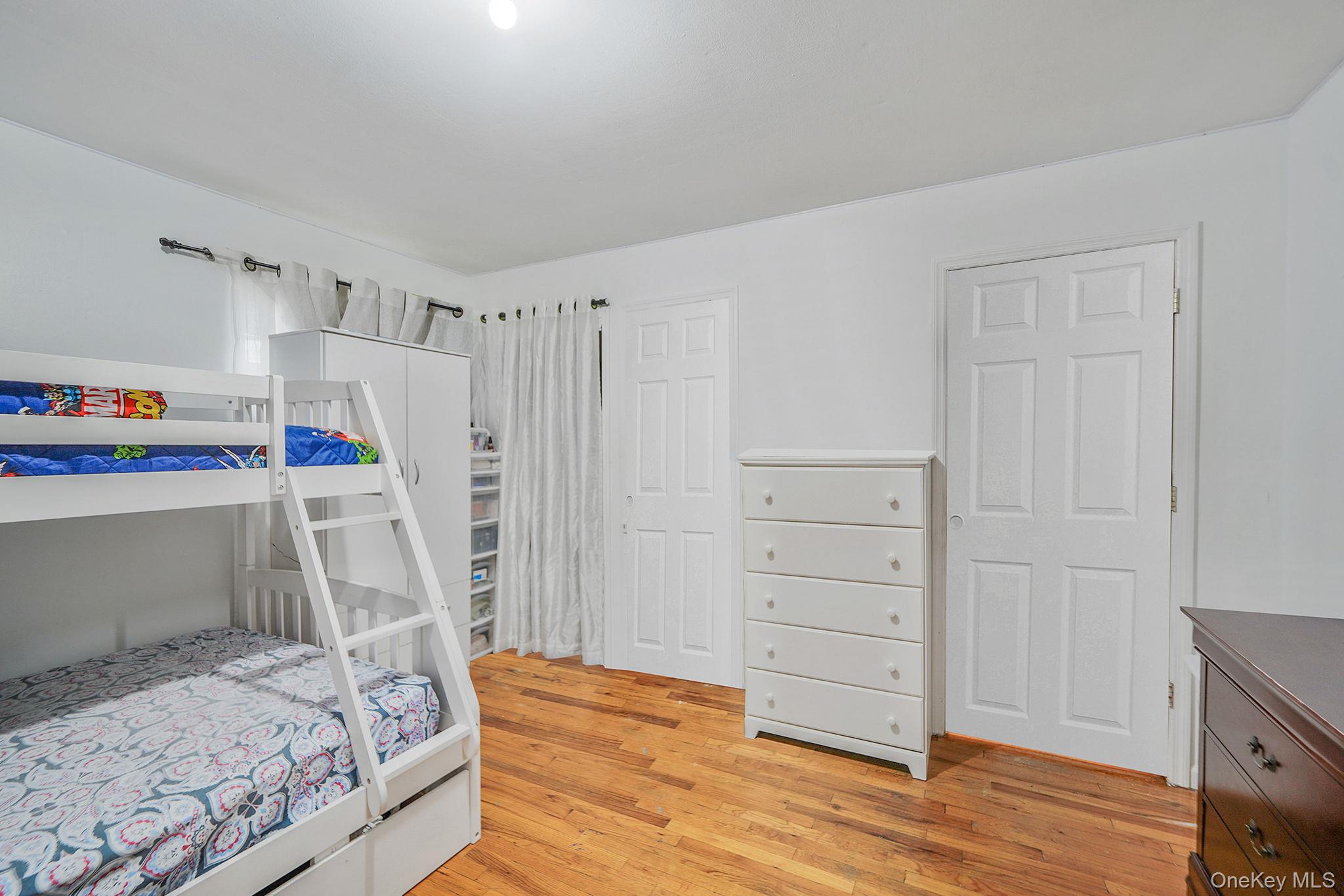 #10 photo, 158 Broadway, Brentwood , NY 11717