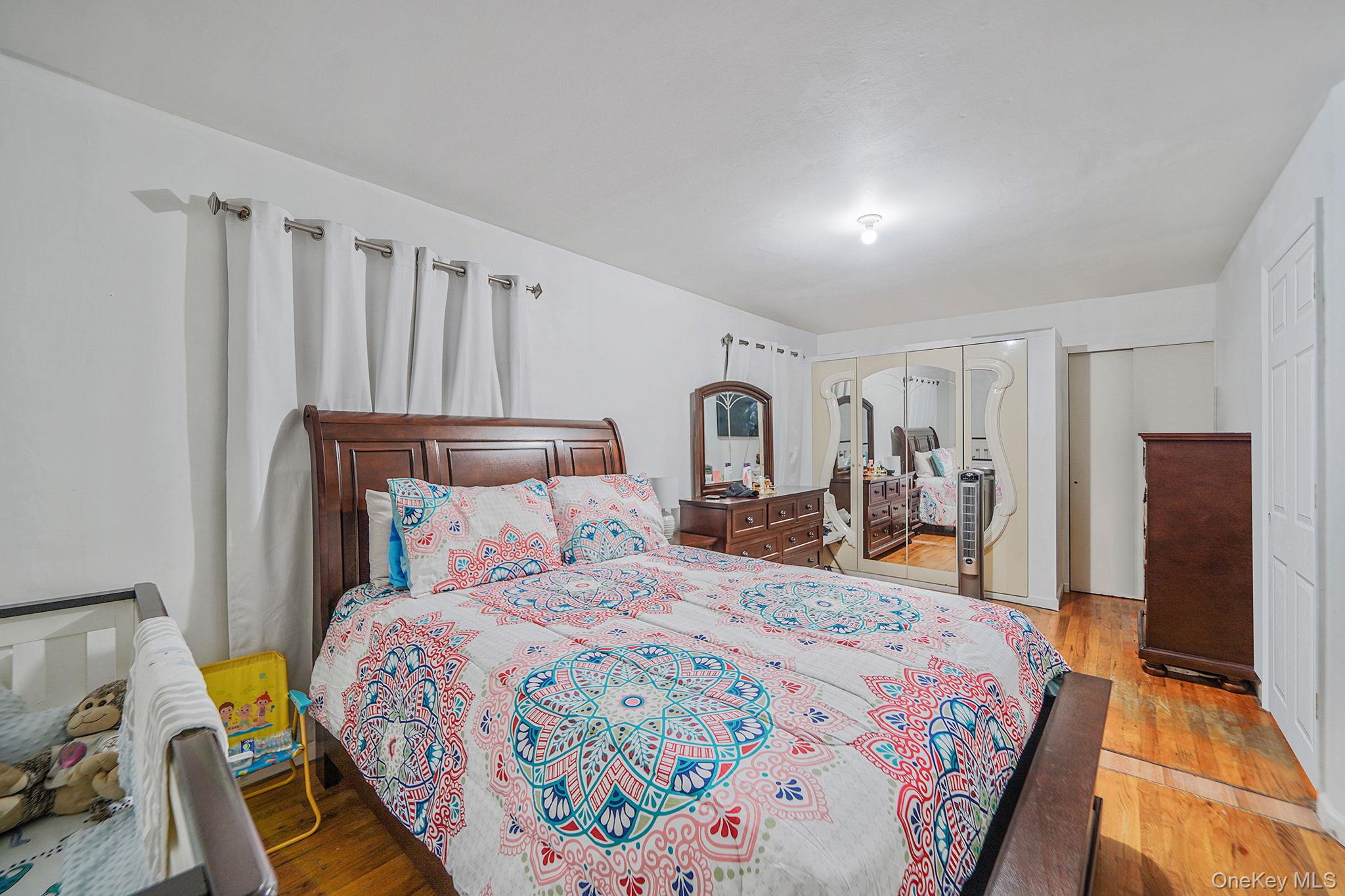 #12 photo, 158 Broadway, Brentwood , NY 11717