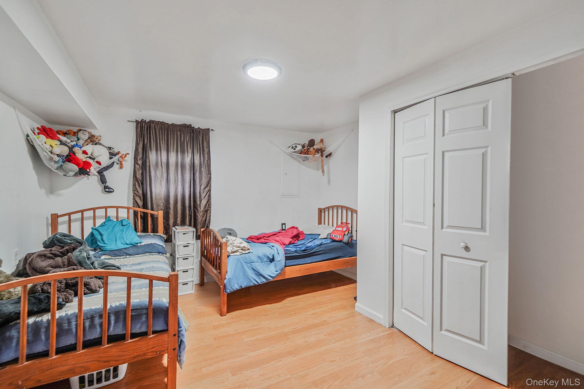 #15 photo, 158 Broadway, Brentwood , NY 11717