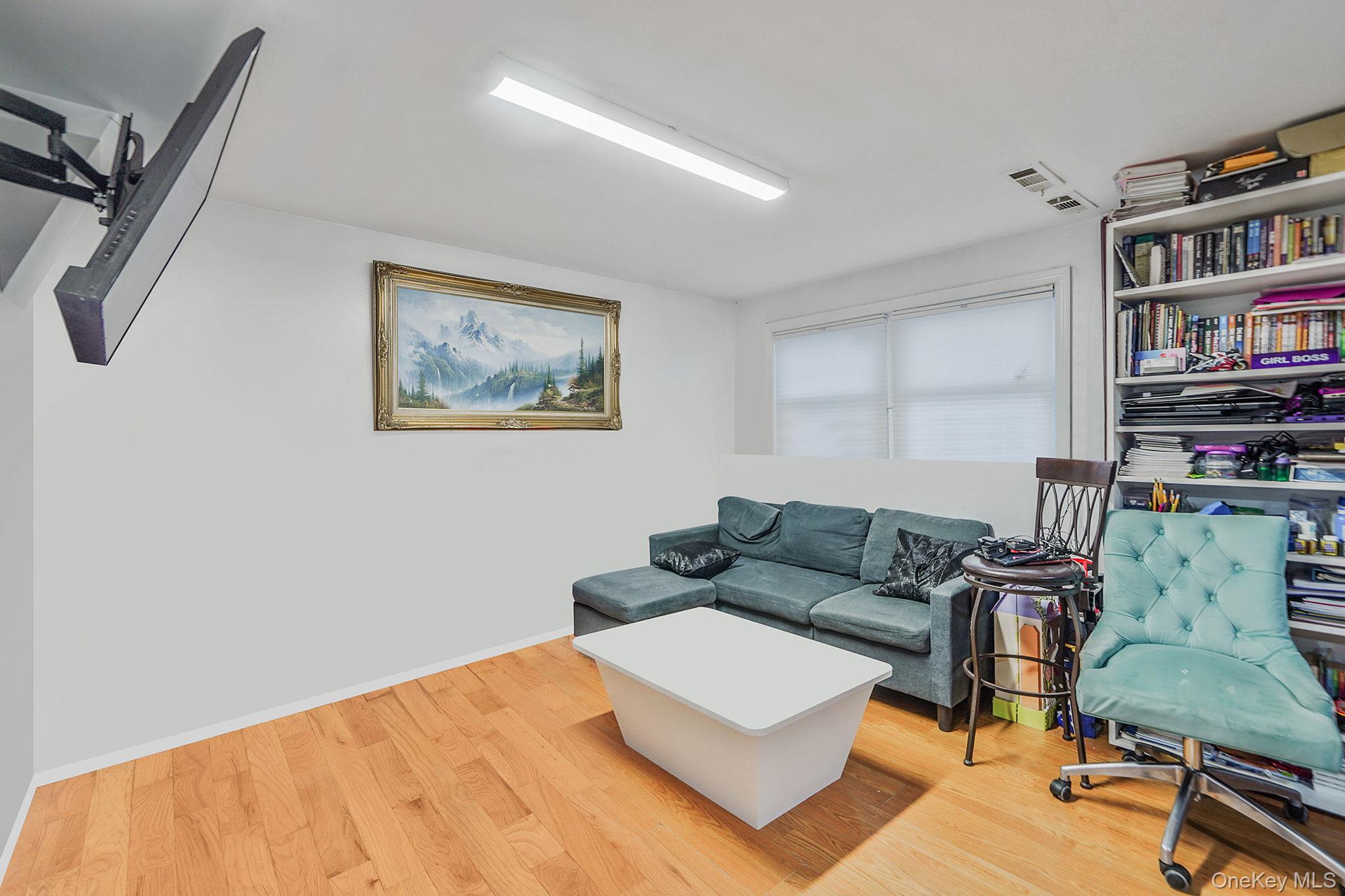 #17 photo, 158 Broadway, Brentwood , NY 11717