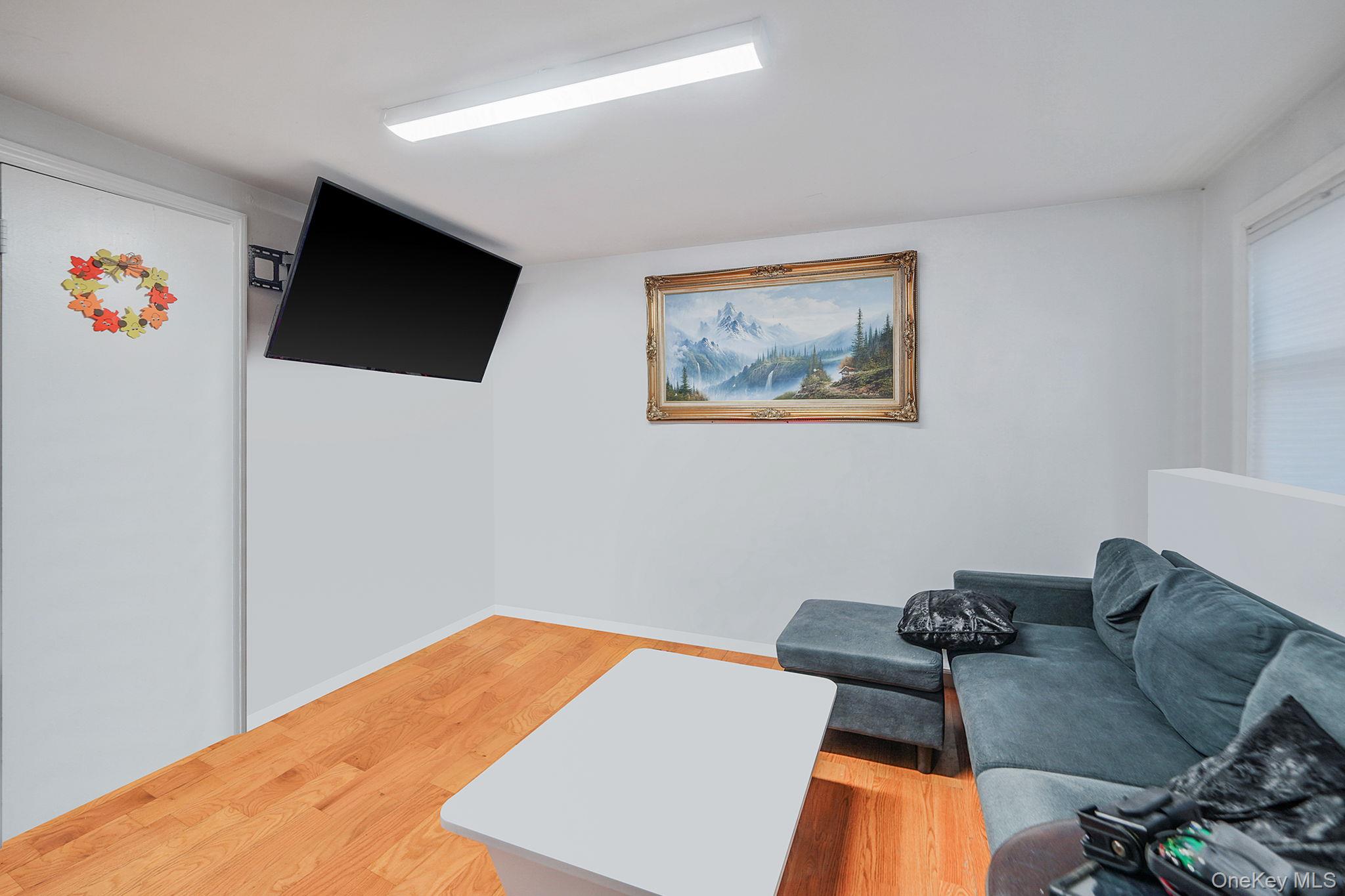 #18 photo, 158 Broadway, Brentwood , NY 11717