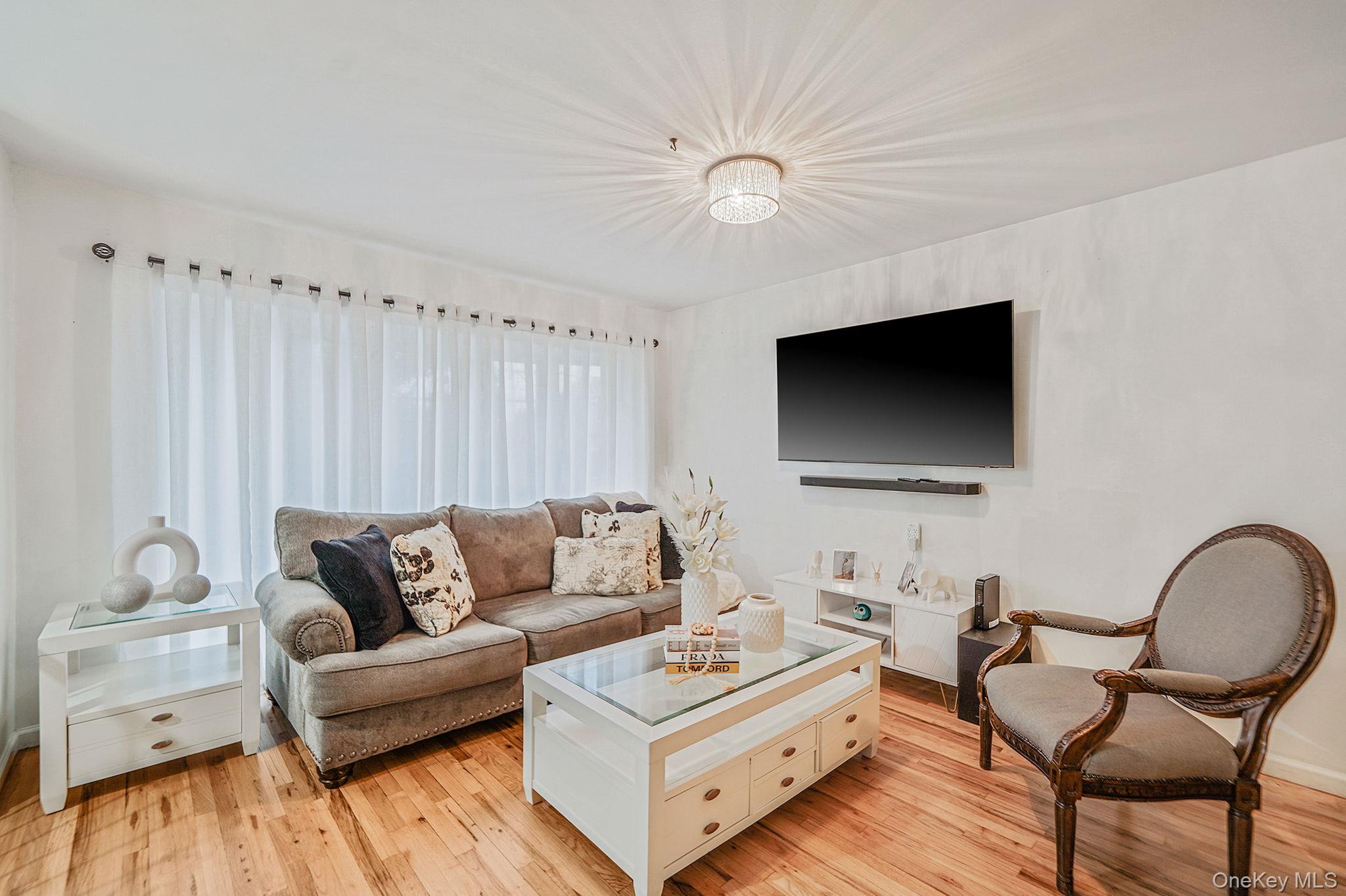 #2 photo, 158 Broadway, Brentwood , NY 11717