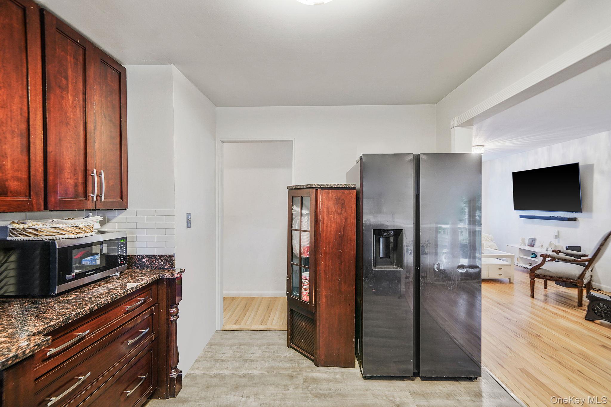 #7 photo, 158 Broadway, Brentwood , NY 11717