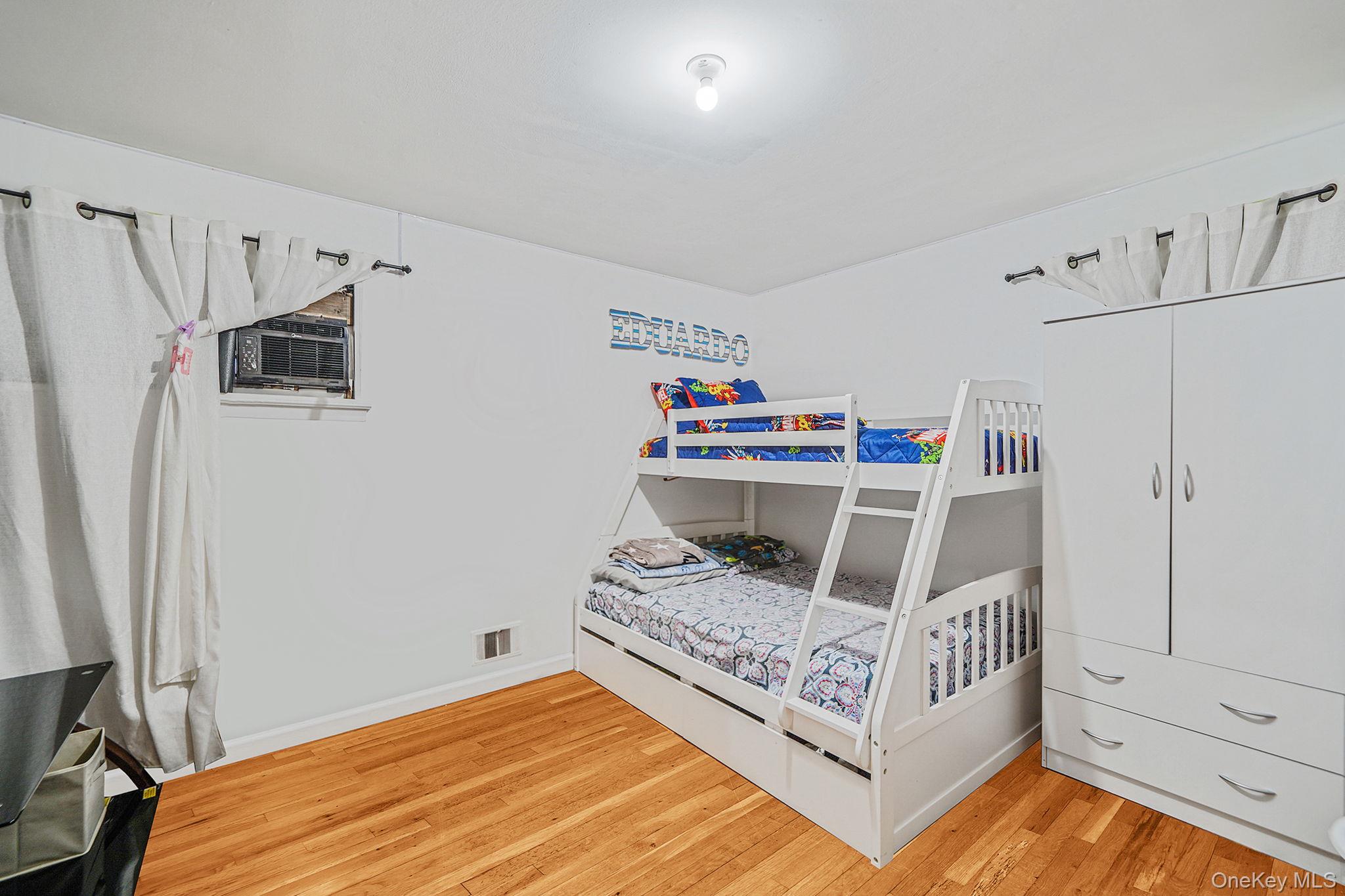 #9 photo, 158 Broadway, Brentwood , NY 11717