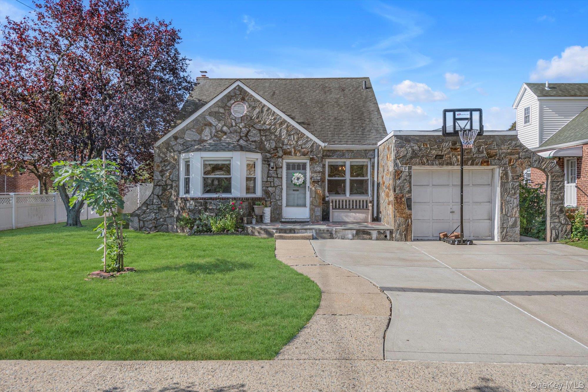 #1 photo, 5 Avon Road, New Hyde Park , NY 11040