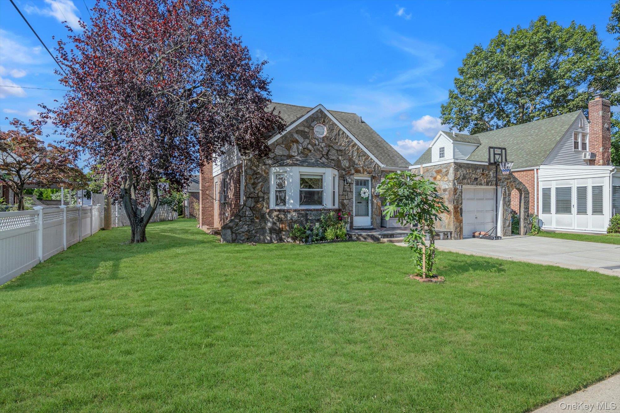 #18 photo, 5 Avon Road, New Hyde Park , NY 11040