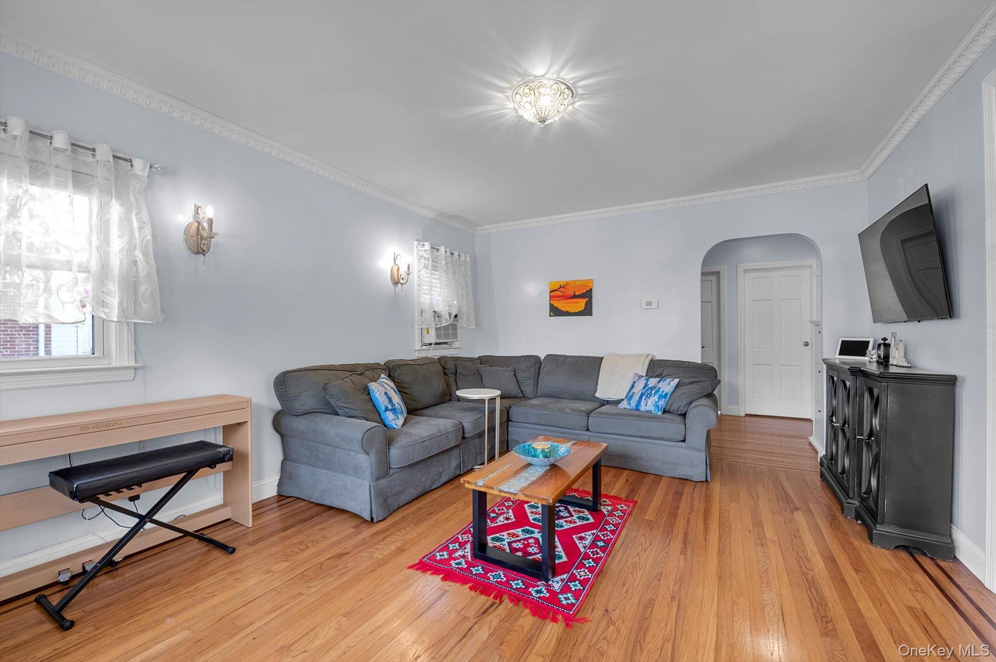 #4 photo, 5 Avon Road, New Hyde Park , NY 11040