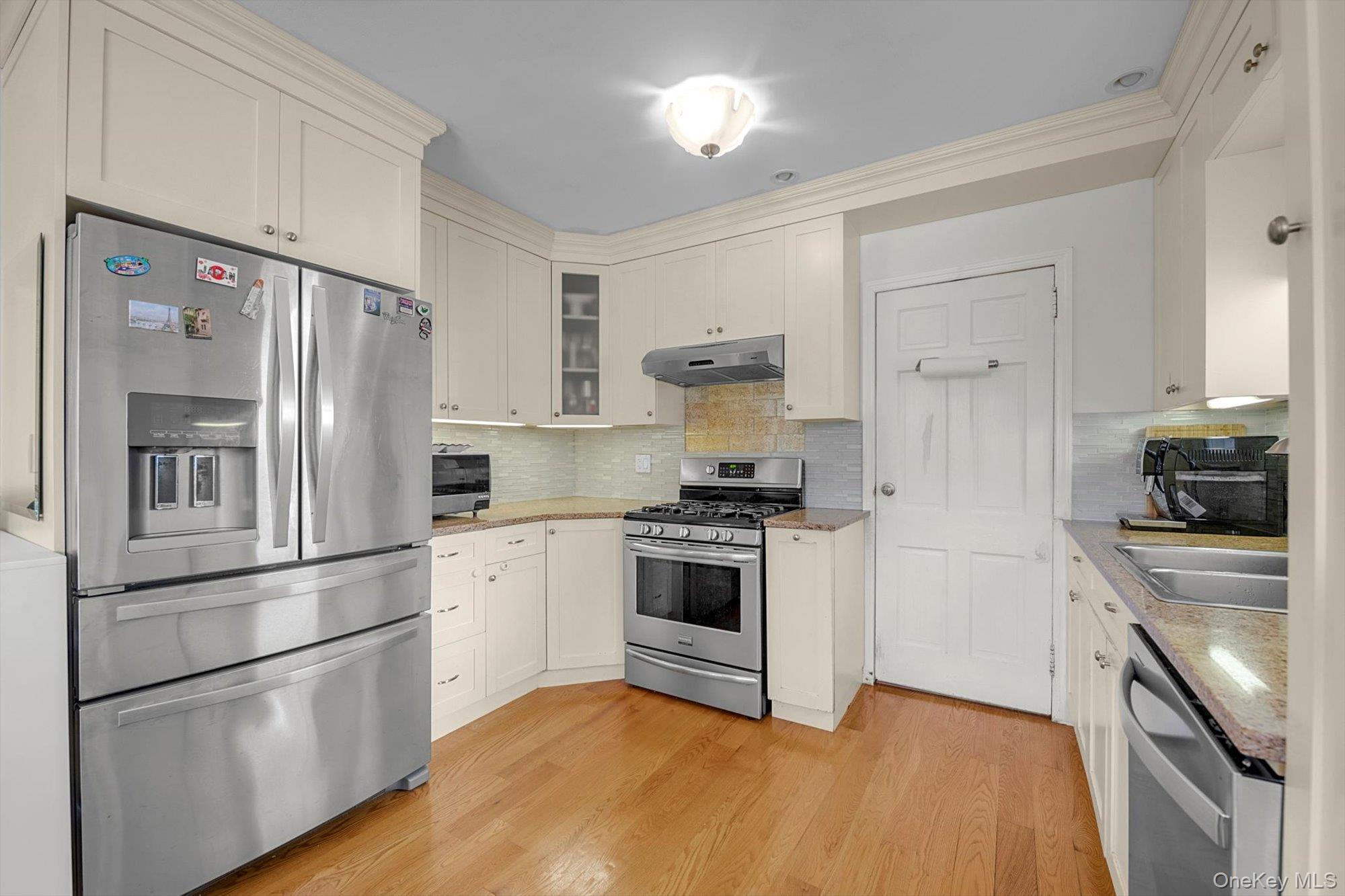 #6 photo, 5 Avon Road, New Hyde Park , NY 11040