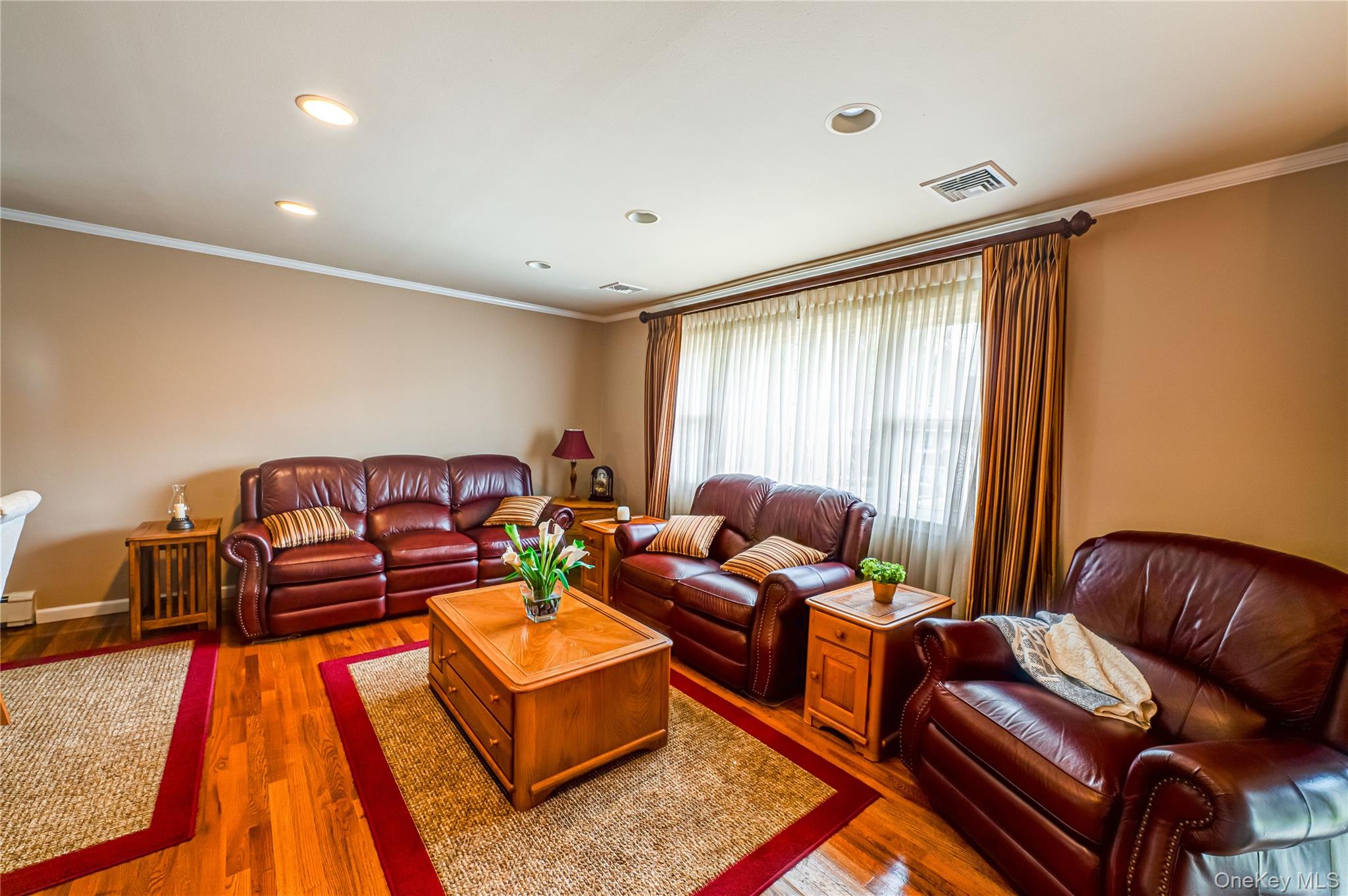 #11 photo, 35 Roosevelt Avenue, Malverne , NY 11565