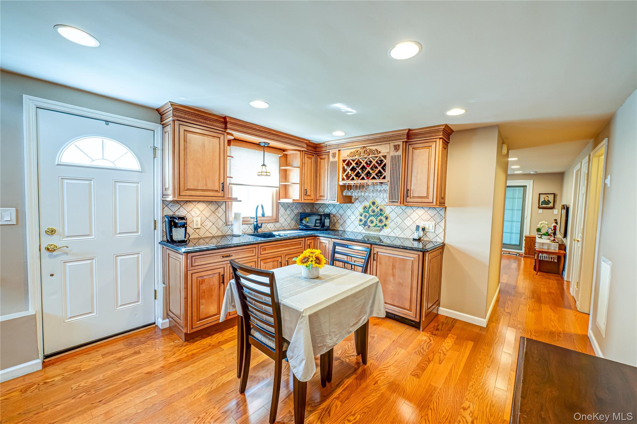 #18 photo, 35 Roosevelt Avenue, Malverne , NY 11565