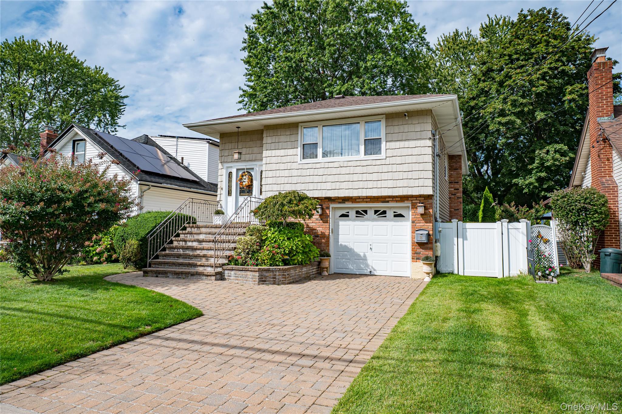 #2 photo, 35 Roosevelt Avenue, Malverne , NY 11565