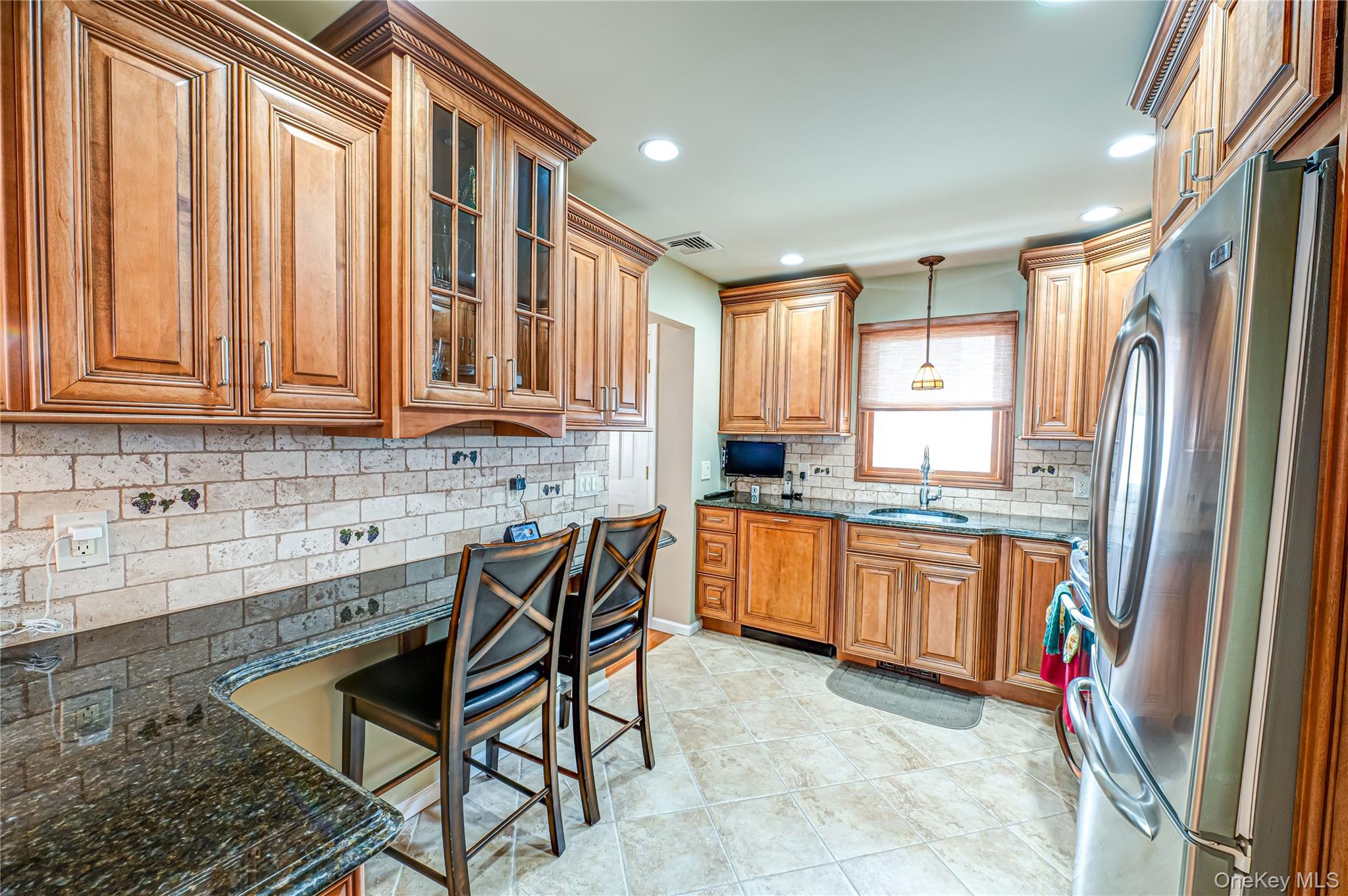 #3 photo, 35 Roosevelt Avenue, Malverne , NY 11565