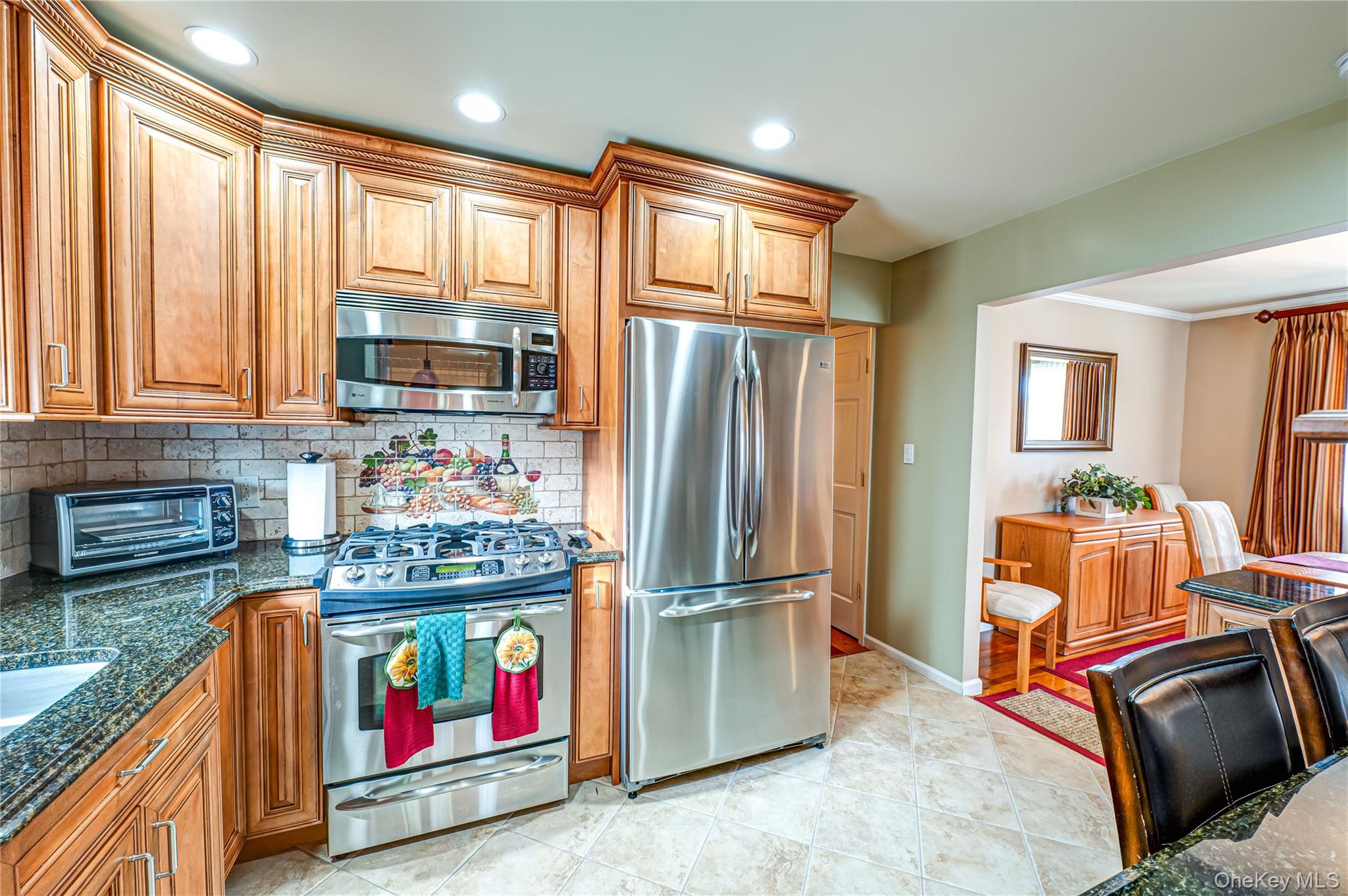 #6 photo, 35 Roosevelt Avenue, Malverne , NY 11565