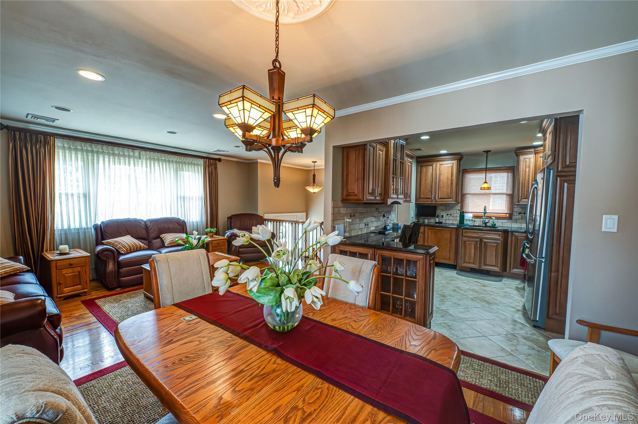 #7 photo, 35 Roosevelt Avenue, Malverne , NY 11565