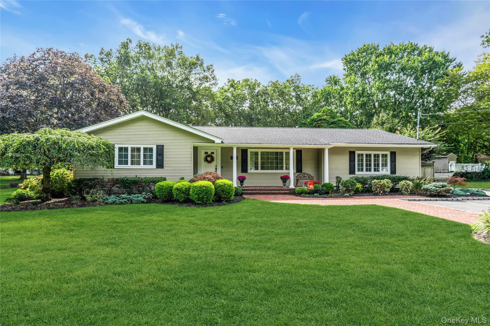 #1 photo, 68 Churchill Lane, سوفولك Smithtown , NY 11787