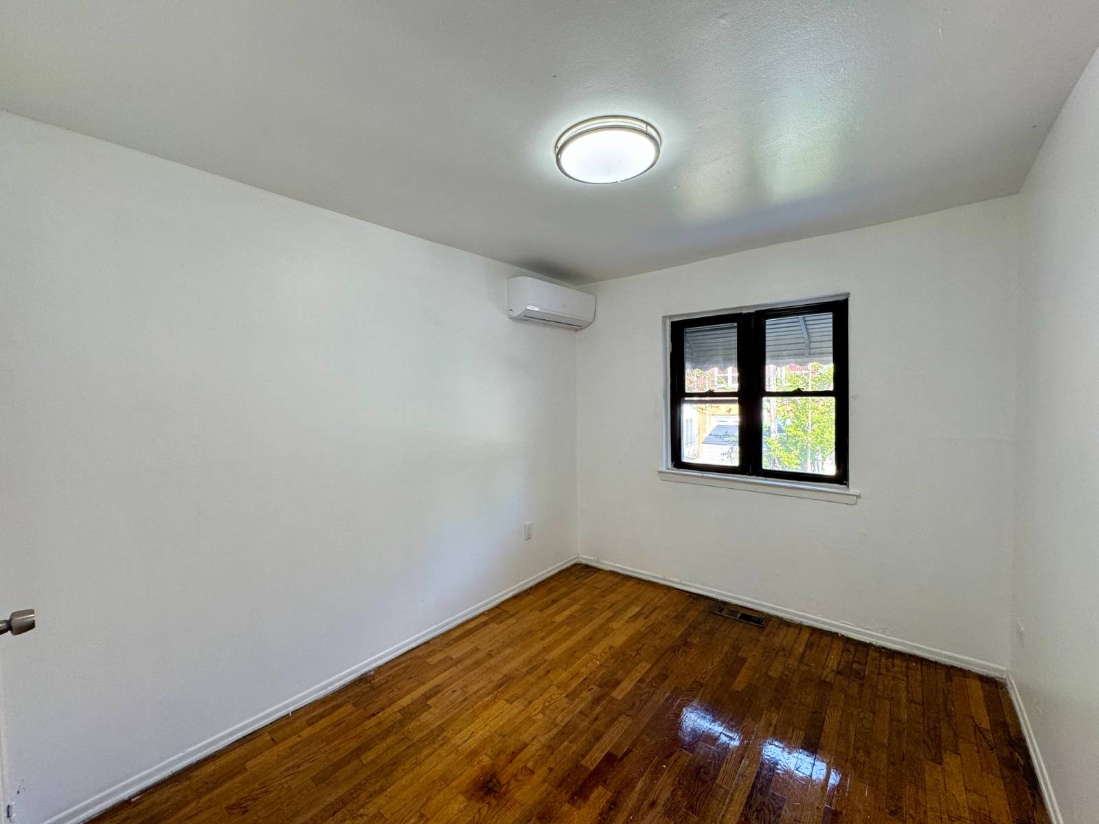 #10 photo, 436 Olmstead Ave #1 (2nd floor), East Bronx , NY 10473