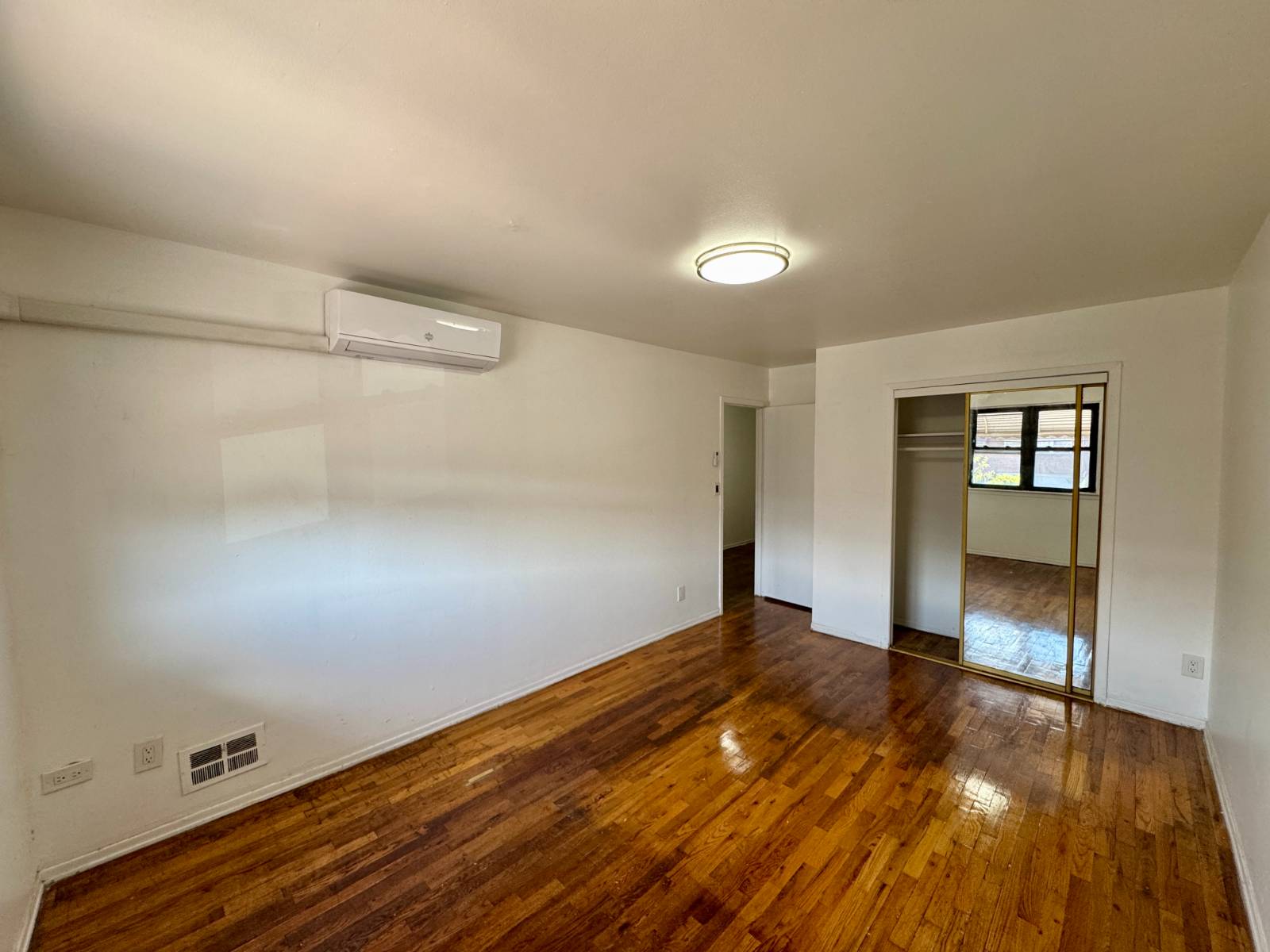 #5 photo, 436 Olmstead Ave #1 (2nd floor), East Bronx , NY 10473