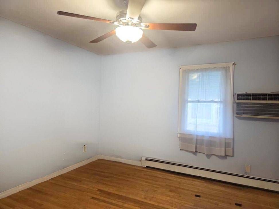 #5 photo, ** Horton Rd, Valley Stream , NY 11581