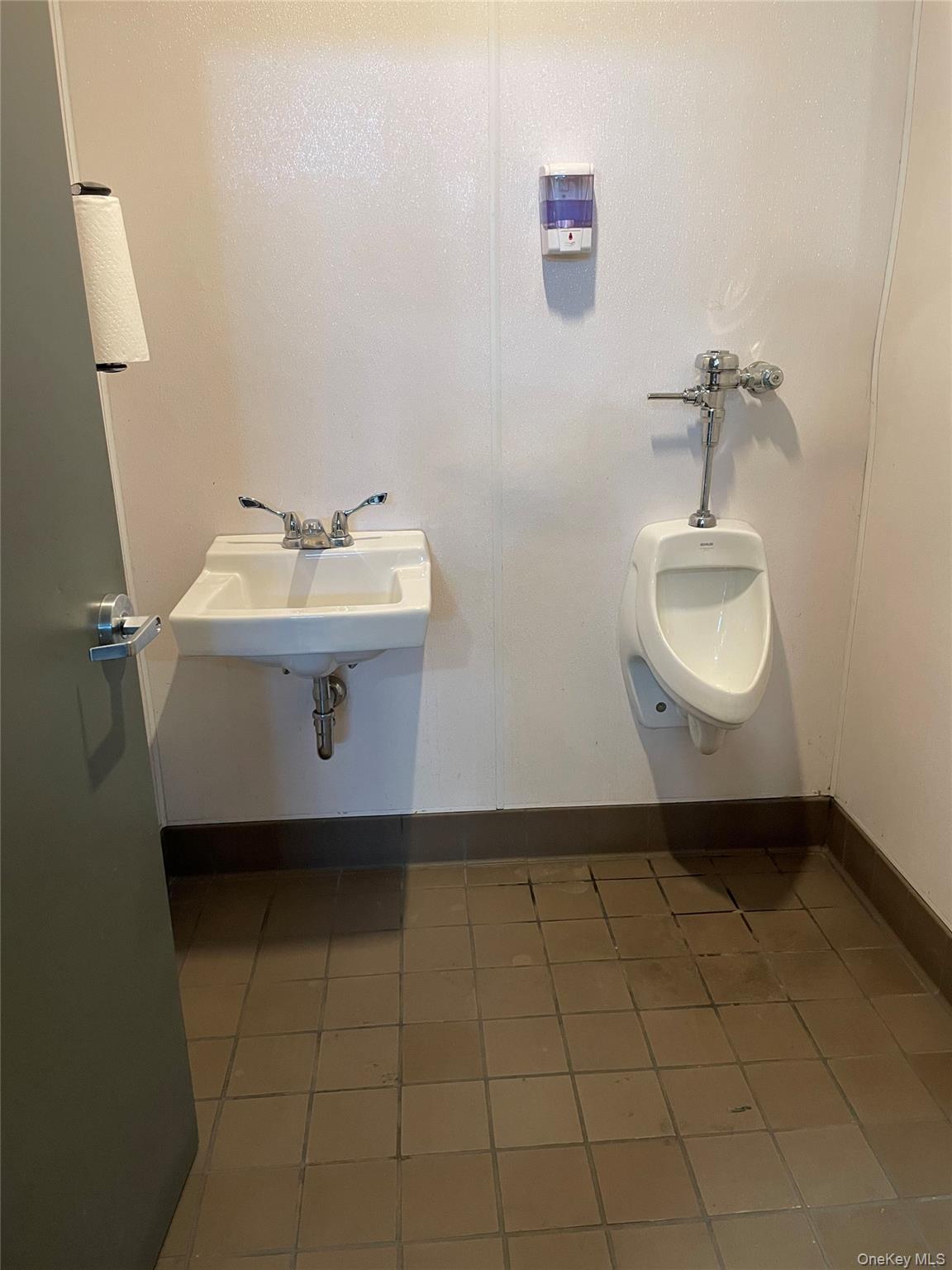 #12 photo, 21 Deforest Street, Amityville , NY 11701