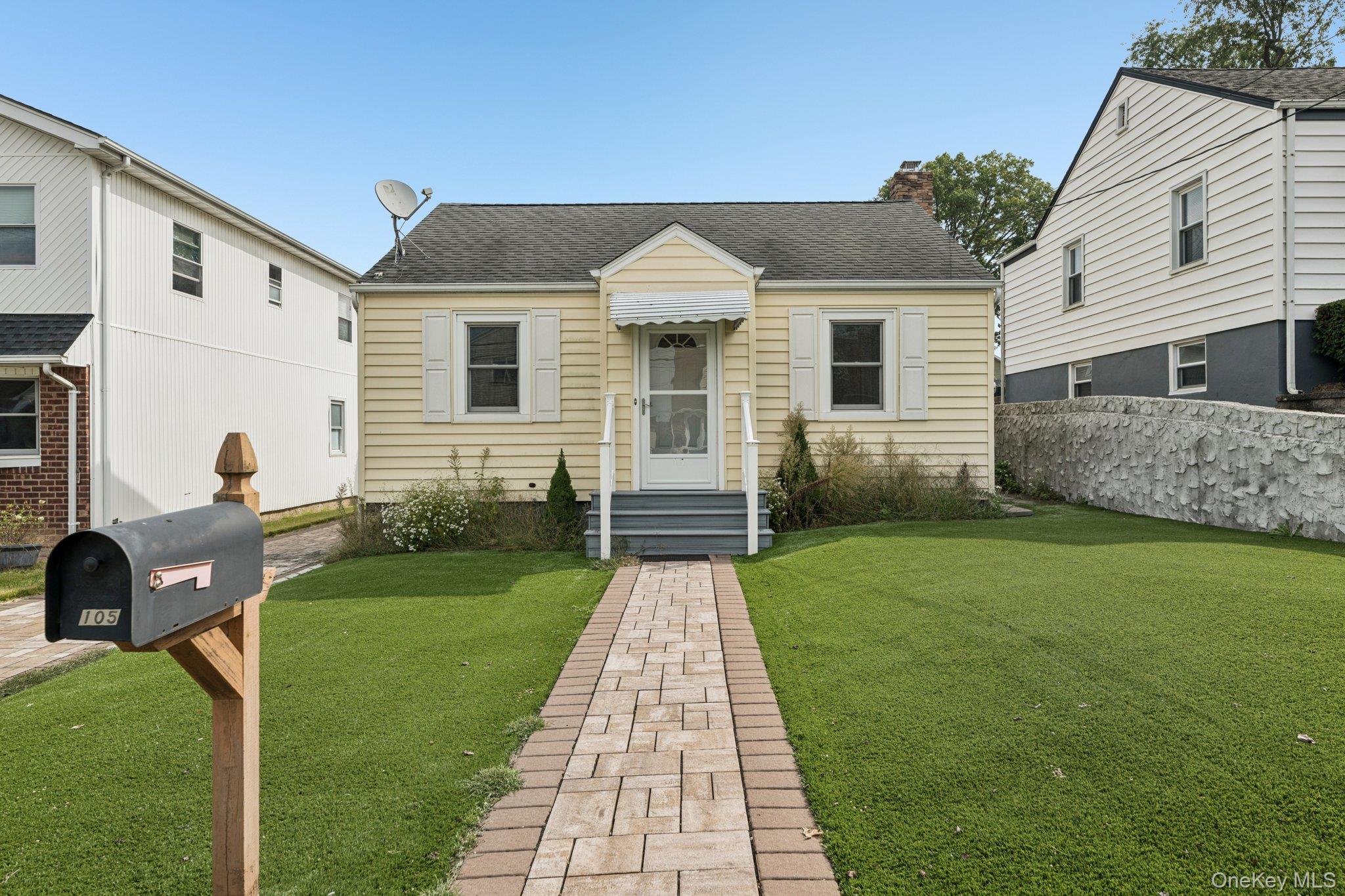 #1 photo, 105 Devon Road, ナッソー郡 Albertson , NY 11507