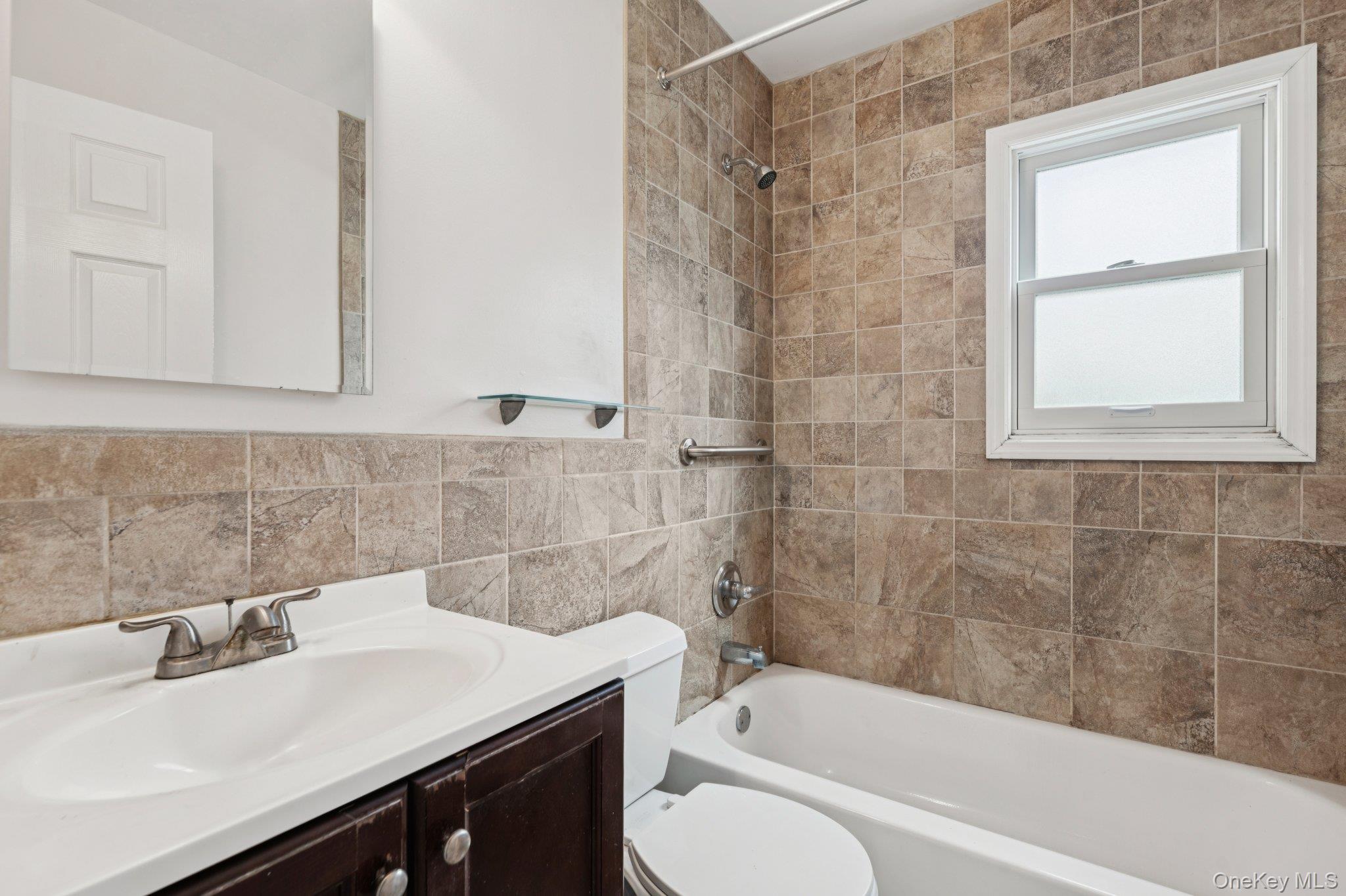 #10 photo, 105 Devon Road, ナッソー郡 Albertson , NY 11507