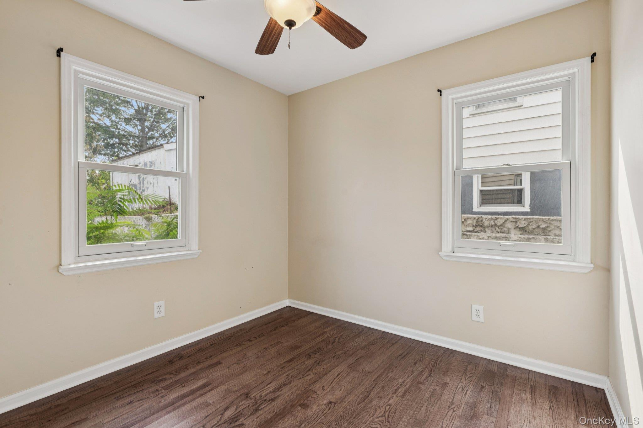 #11 photo, 105 Devon Road, ナッソー郡 Albertson , NY 11507