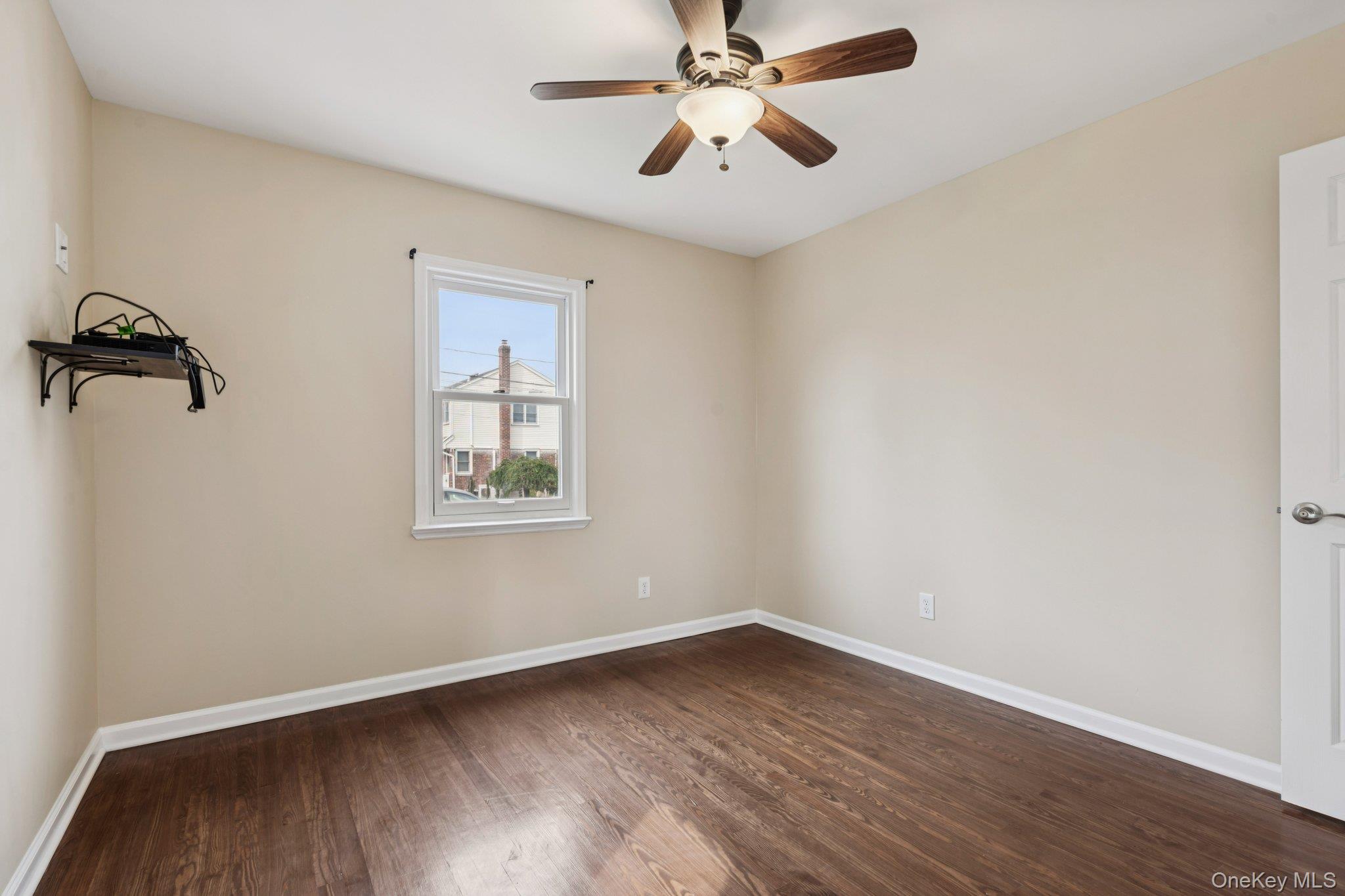 #13 photo, 105 Devon Road, ナッソー郡 Albertson , NY 11507