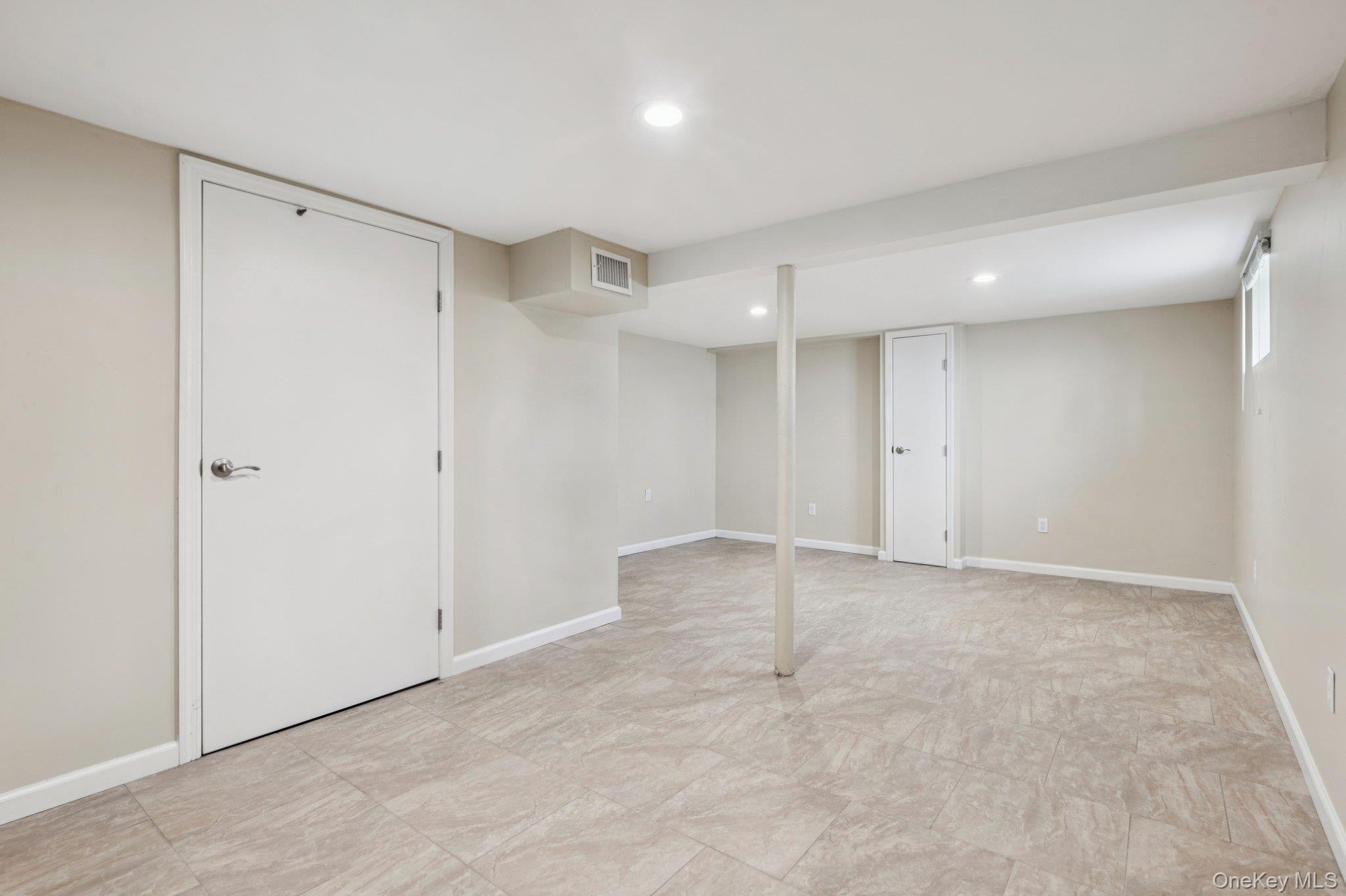 #15 photo, 105 Devon Road, ナッソー郡 Albertson , NY 11507