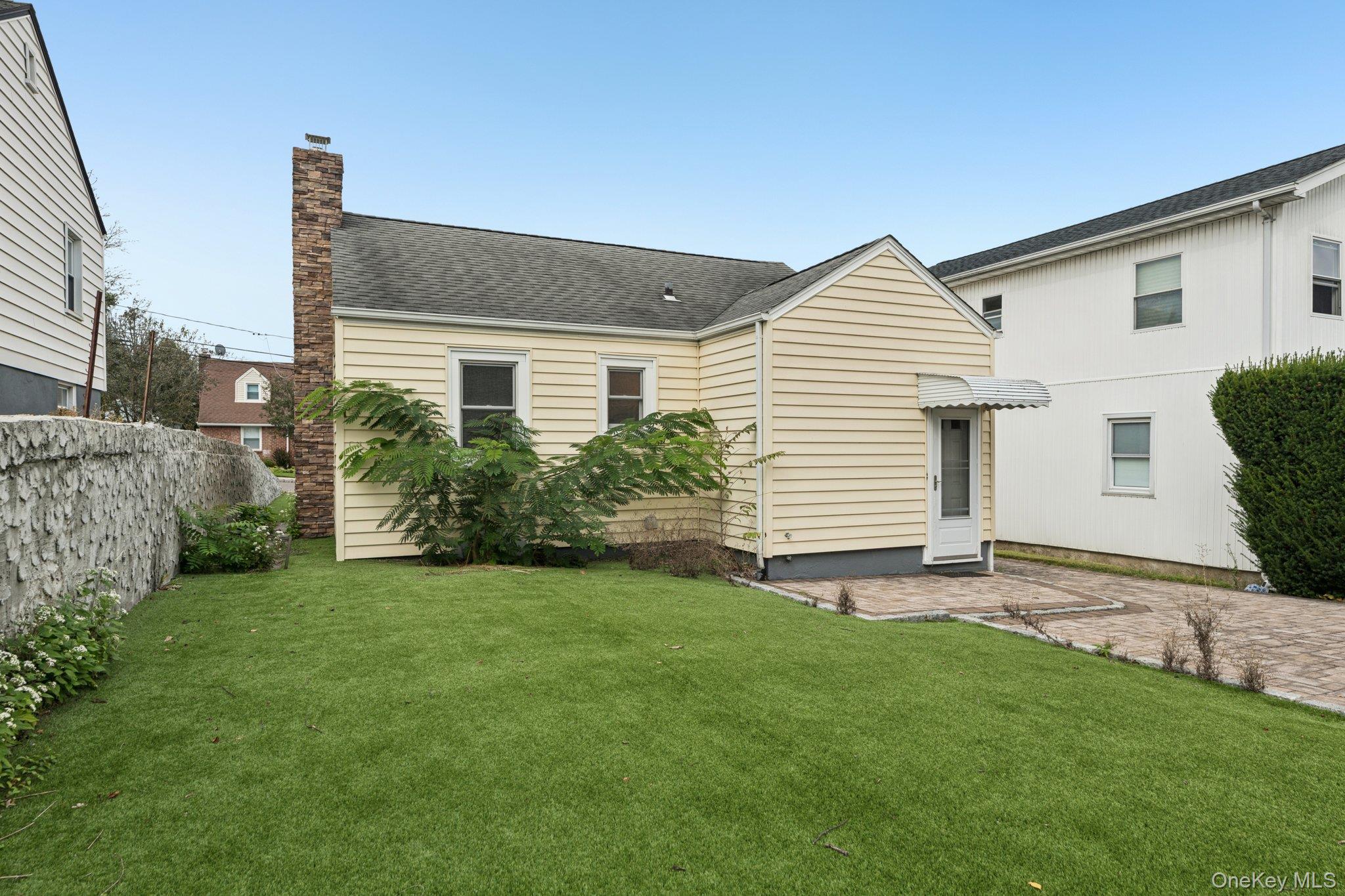 #17 photo, 105 Devon Road, ナッソー郡 Albertson , NY 11507