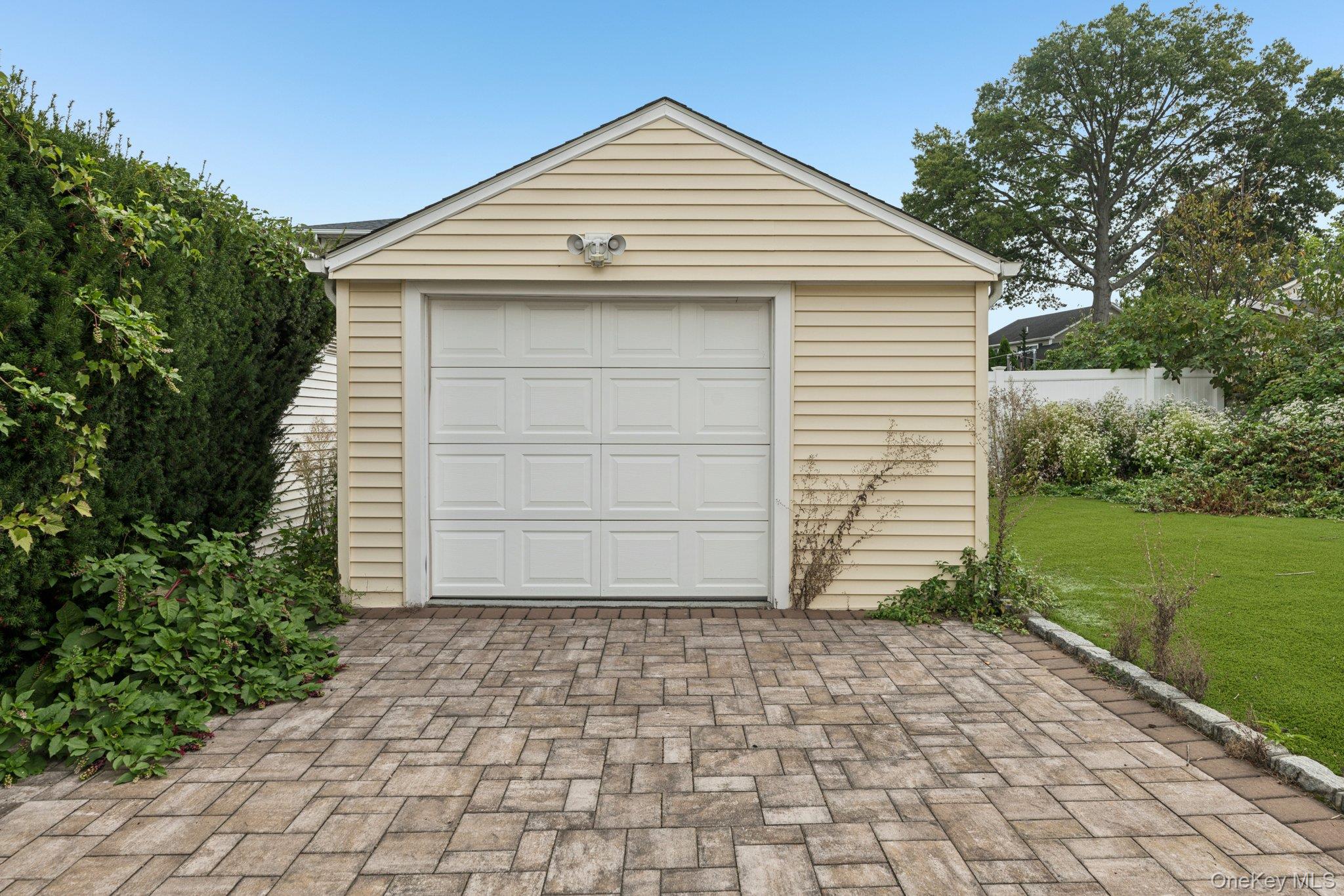 #20 photo, 105 Devon Road, ナッソー郡 Albertson , NY 11507