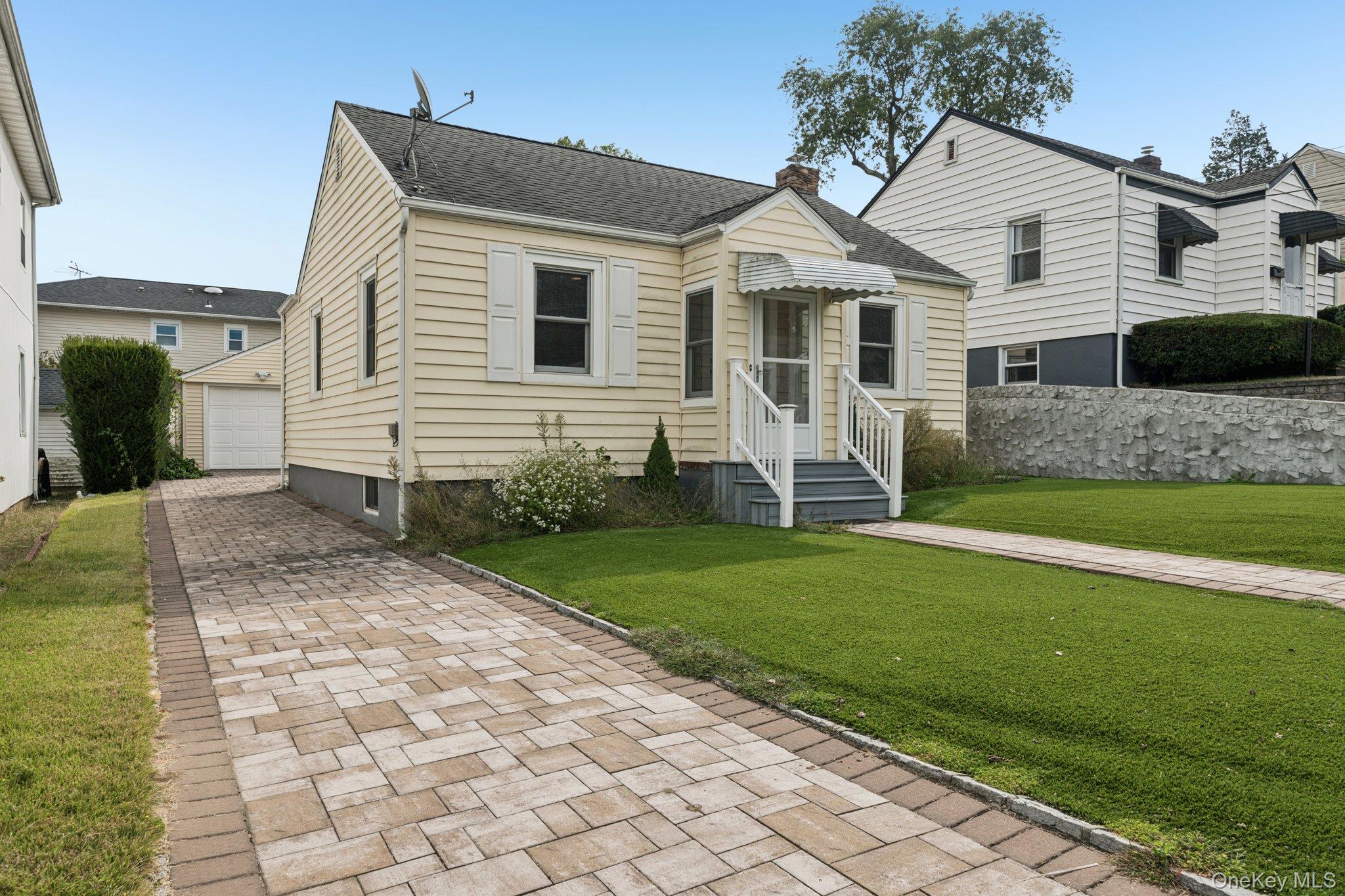 #3 photo, 105 Devon Road, ナッソー郡 Albertson , NY 11507