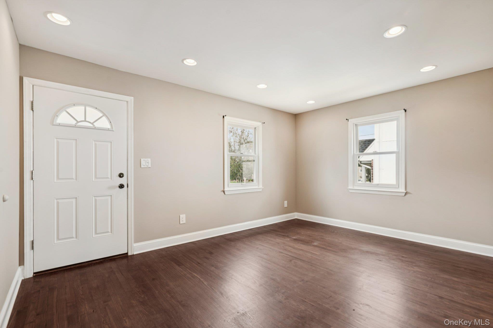 #4 photo, 105 Devon Road, ナッソー郡 Albertson , NY 11507