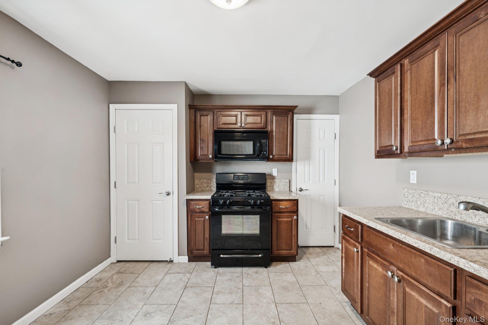 #6 photo, 105 Devon Road, ナッソー郡 Albertson , NY 11507