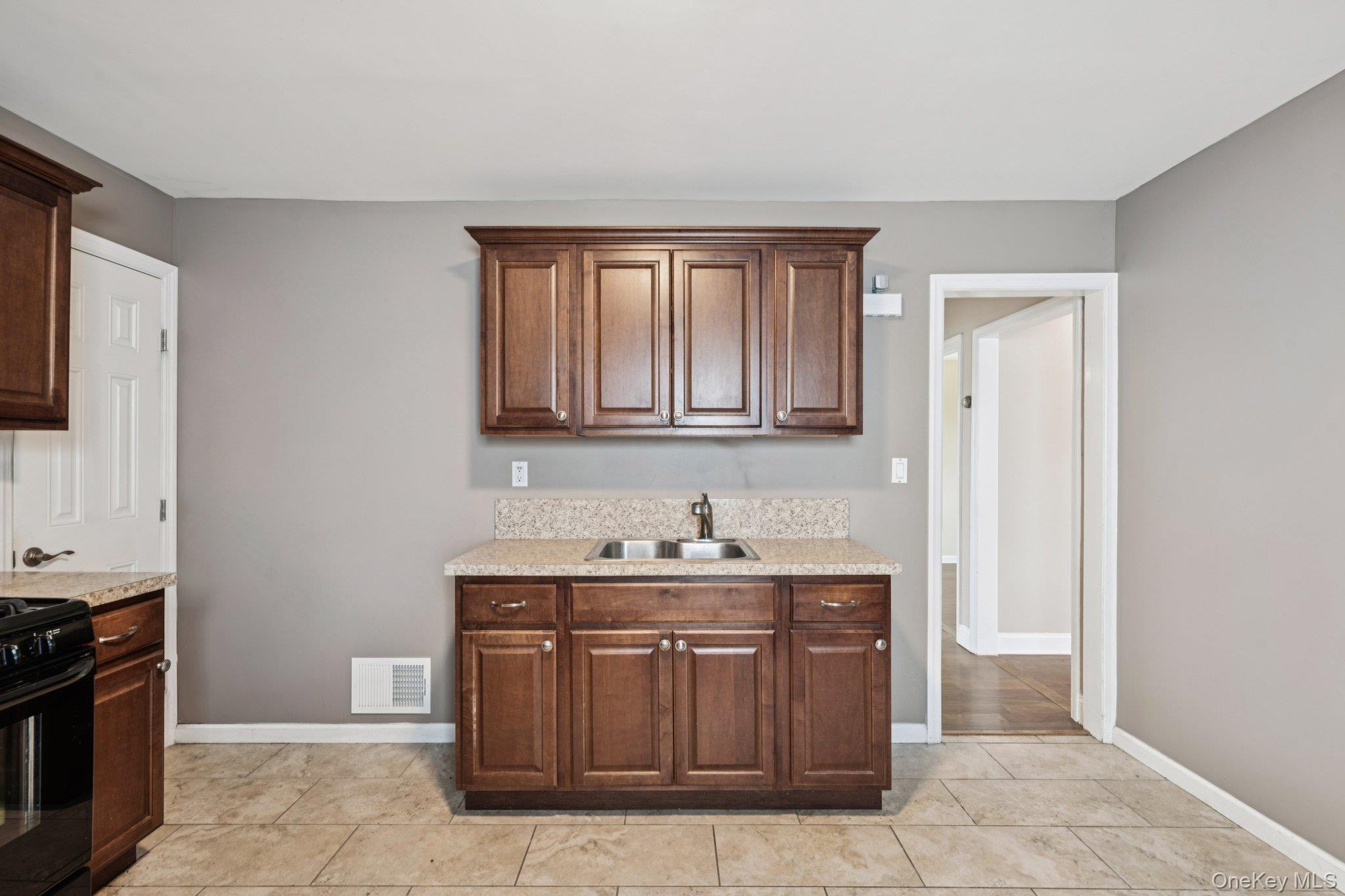 #8 photo, 105 Devon Road, ナッソー郡 Albertson , NY 11507